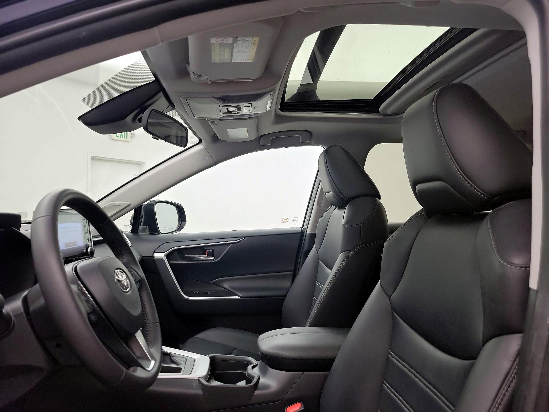 Thumbnail: 2019 Toyota RAV4 - 19