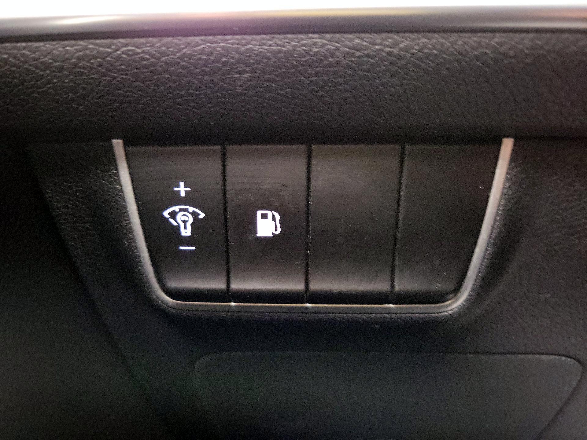 Thumbnail: 2018 Kia Stinger - 13