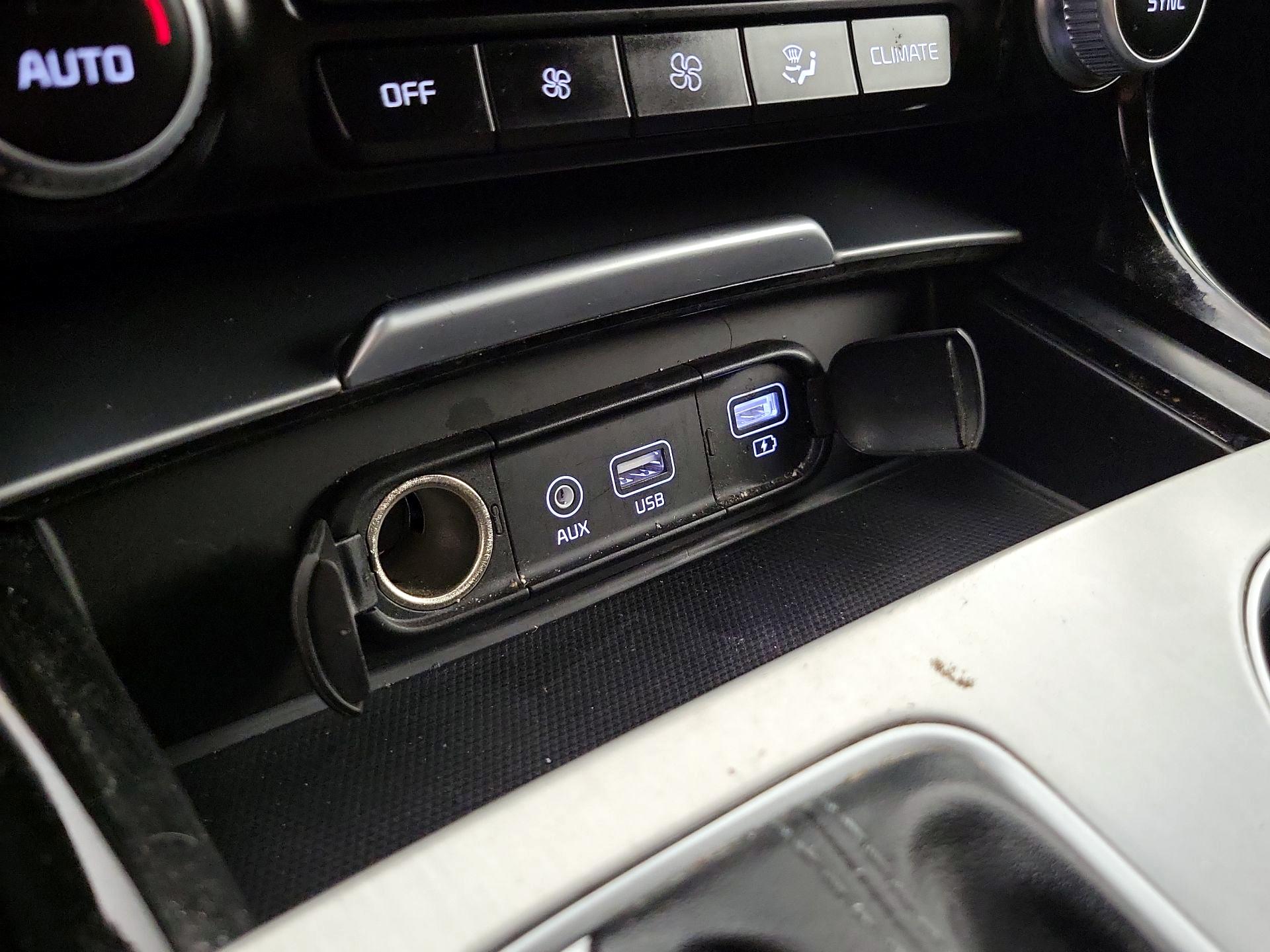 Thumbnail: 2018 Kia Stinger - 18