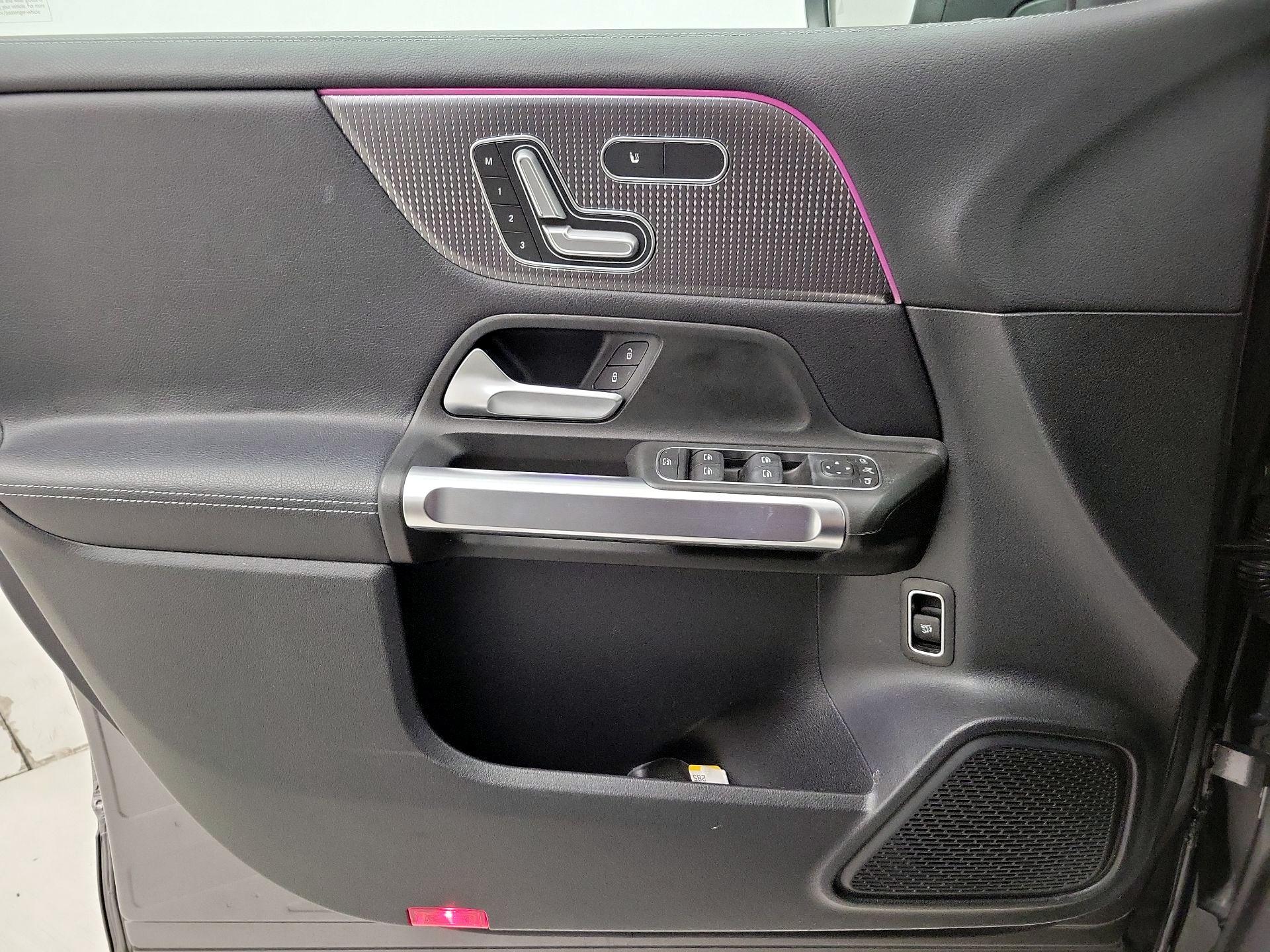 Thumbnail: 2021 Mercedes-Benz GLB - 12