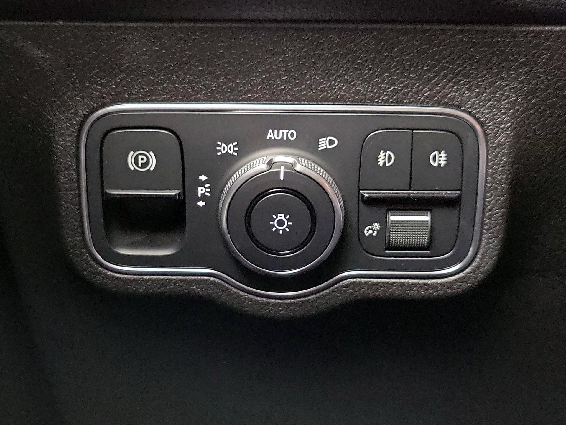 Thumbnail: 2021 Mercedes-Benz GLB - 13