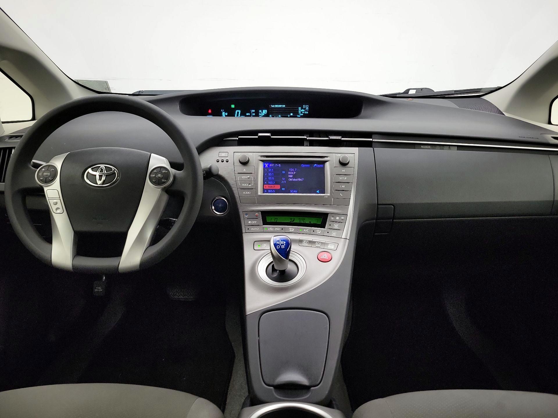 Thumbnail: 2015 Toyota Prius - 9