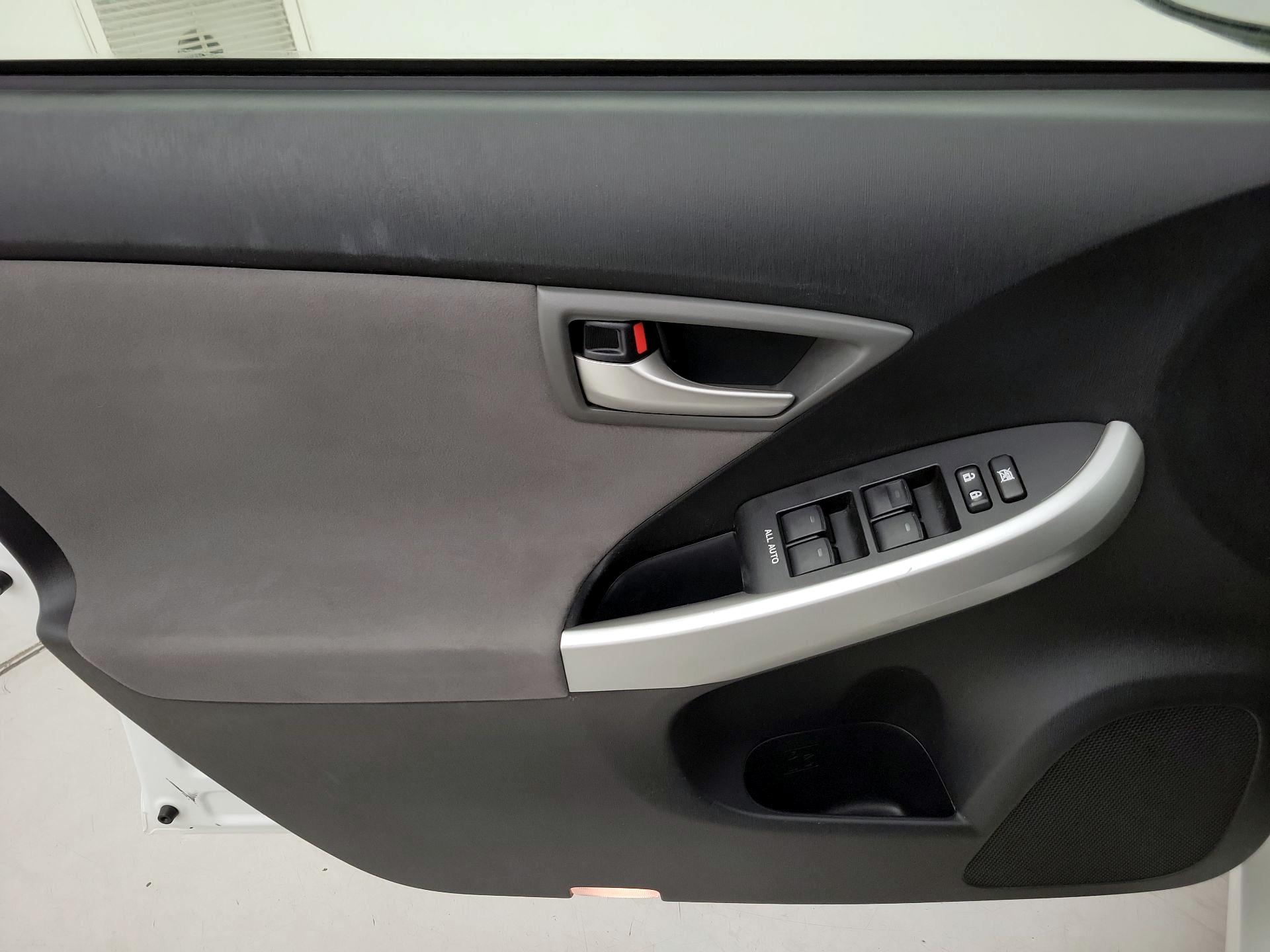 Thumbnail: 2015 Toyota Prius - 12