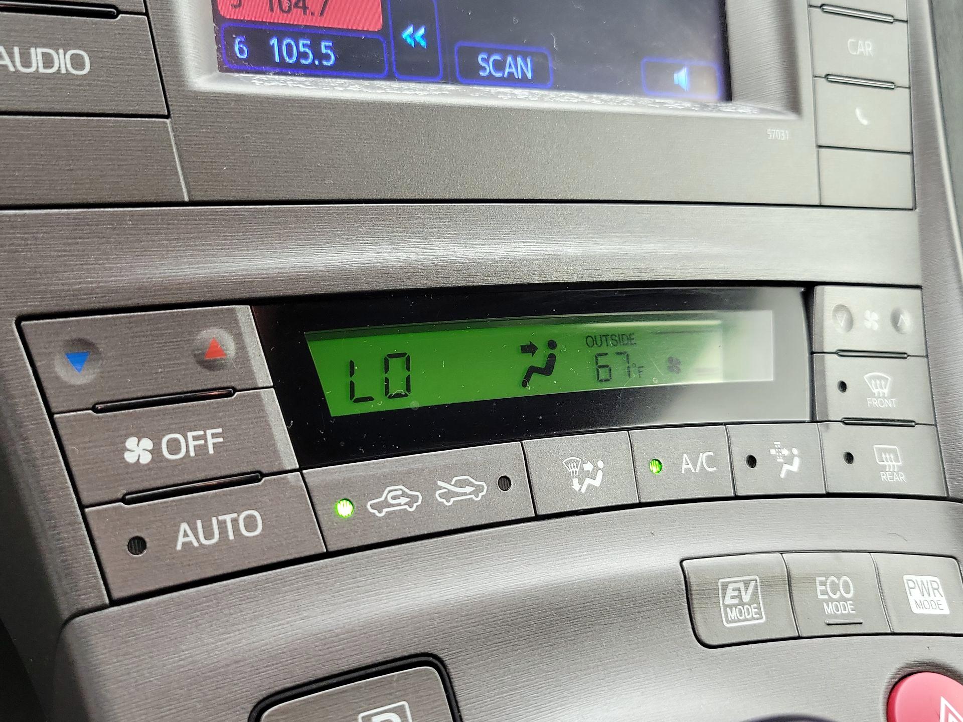 Thumbnail: 2015 Toyota Prius - 16