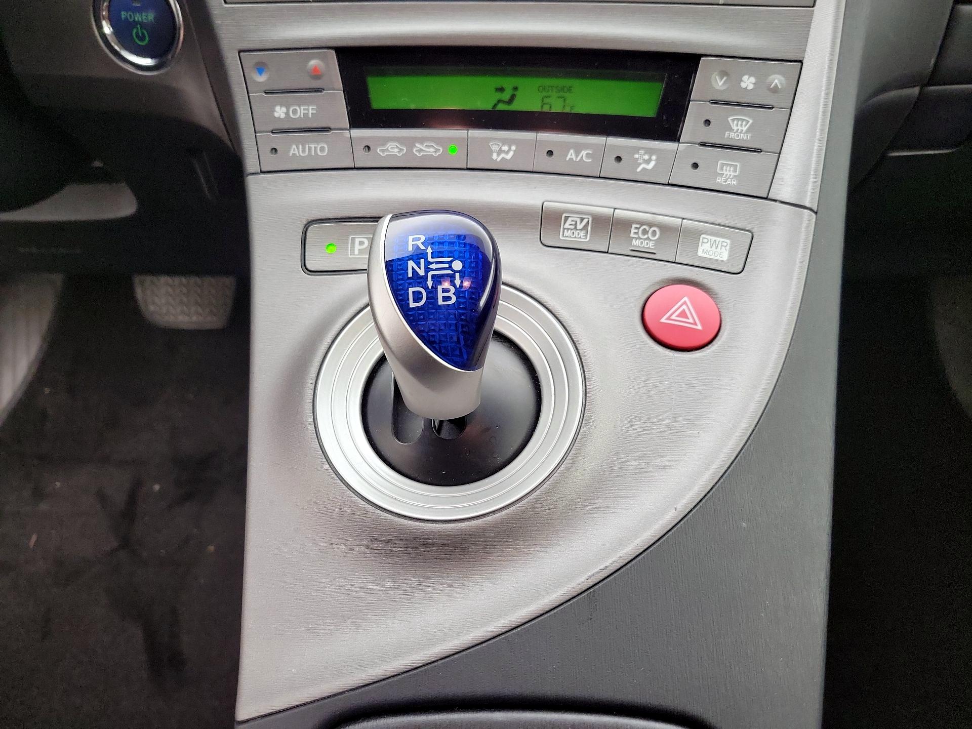 Thumbnail: 2015 Toyota Prius - 17