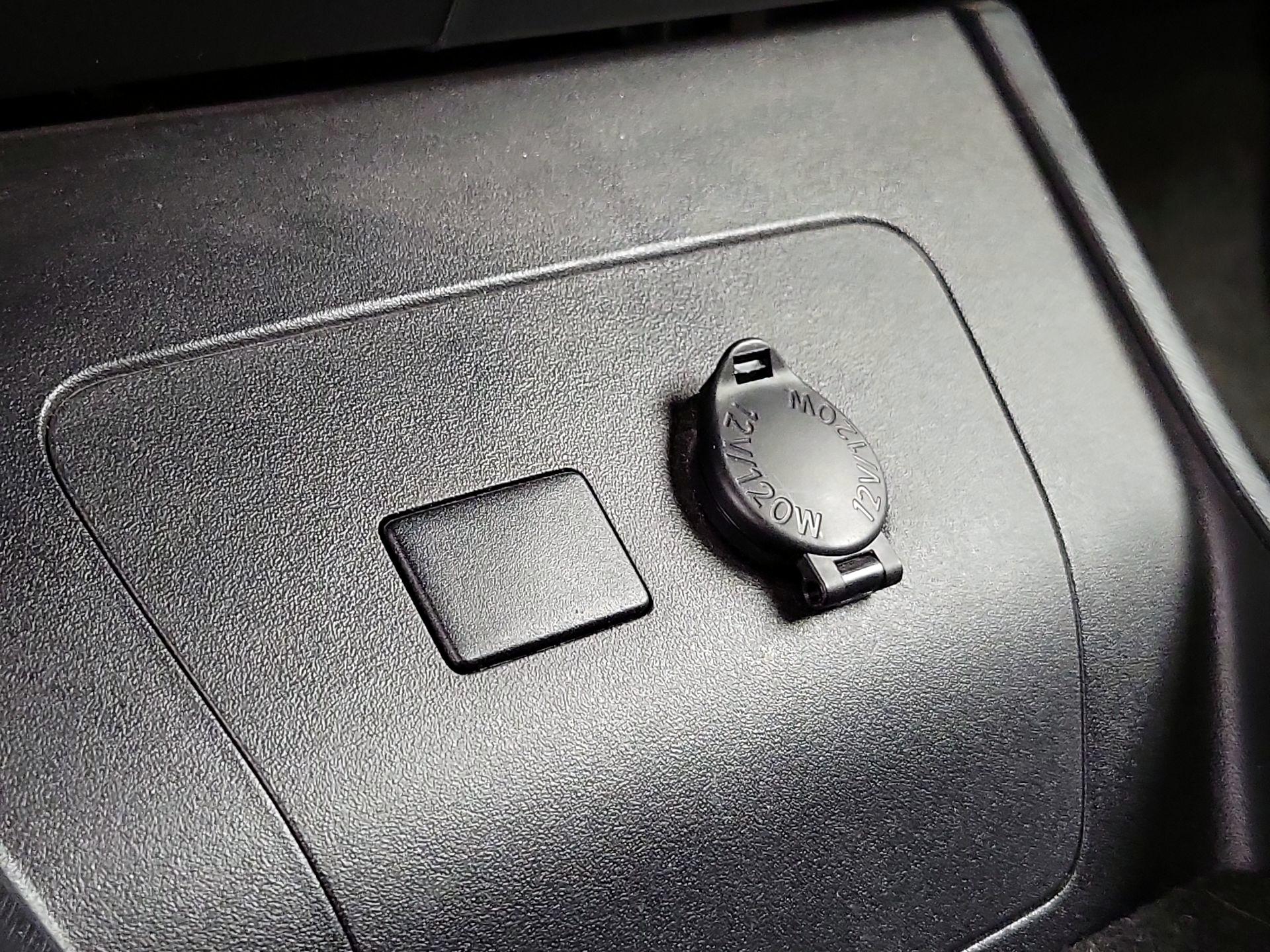 Thumbnail: 2015 Toyota Prius - 18