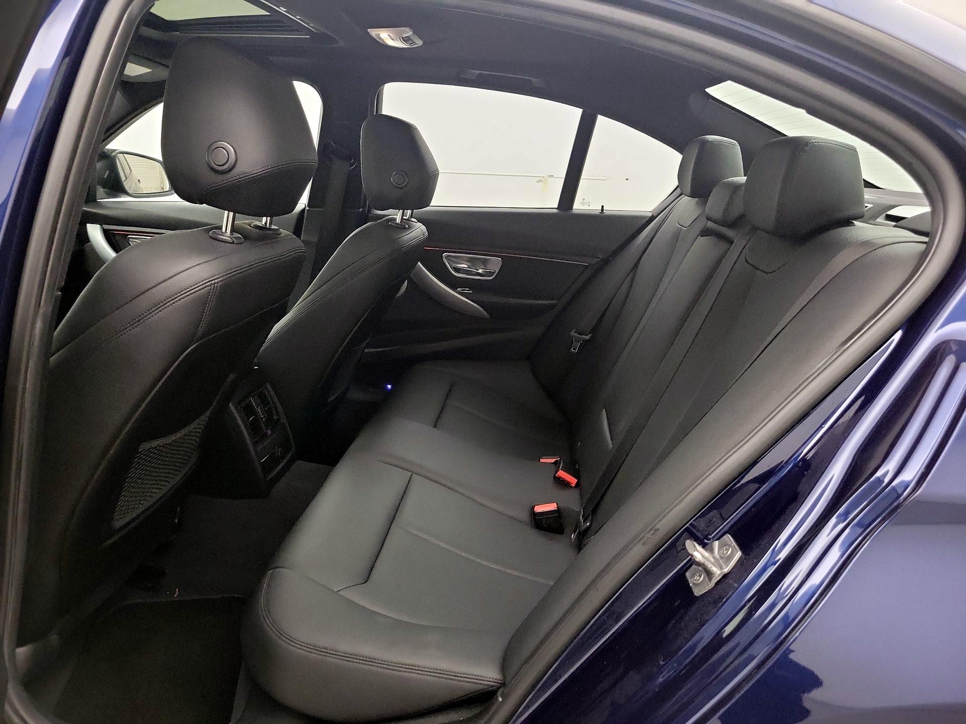 Thumbnail: 2017 BMW 3 Series - 20