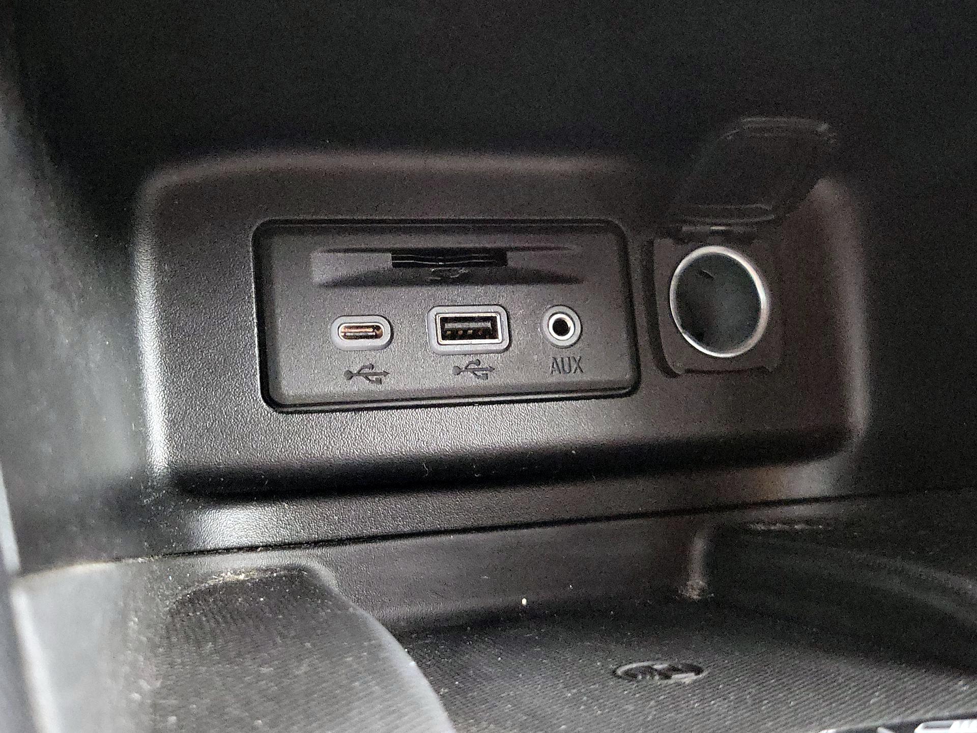 Thumbnail: 2020 Chevrolet Equinox - 18