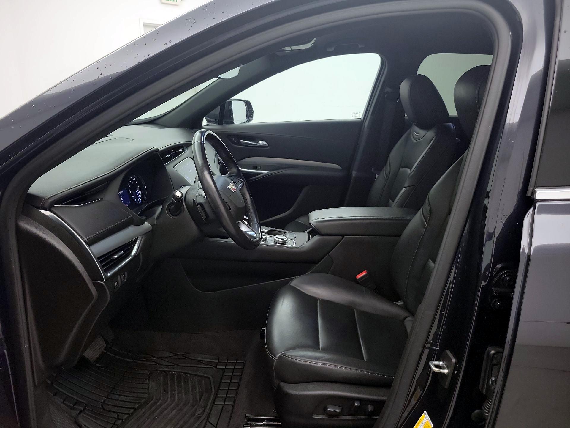 Thumbnail: 2022 Cadillac XT4 - 11