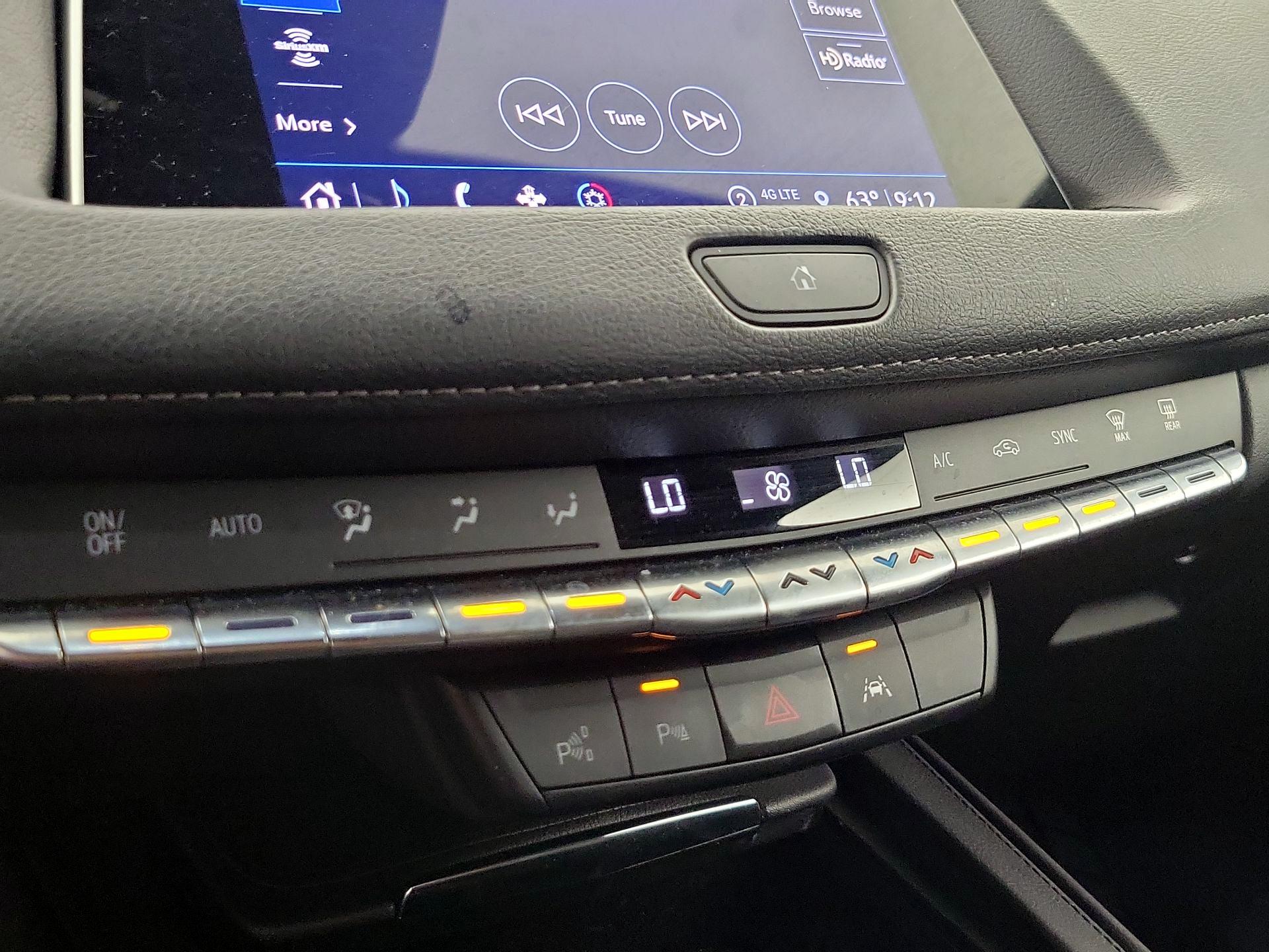 Thumbnail: 2022 Cadillac XT4 - 16