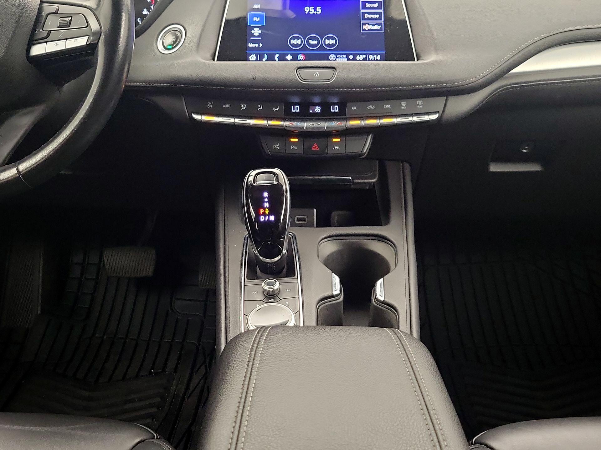 Thumbnail: 2022 Cadillac XT4 - 17