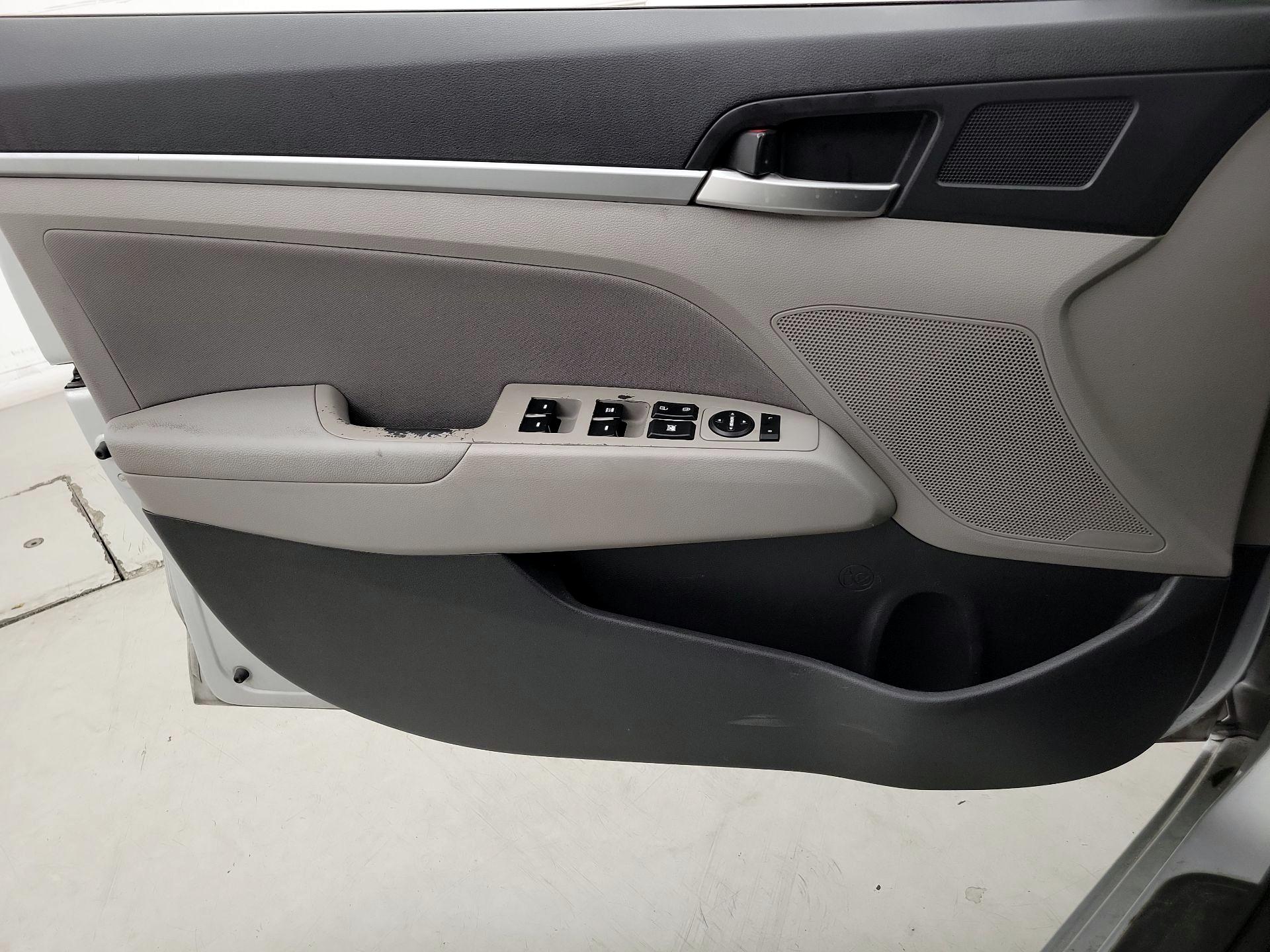 Thumbnail: 2019 Hyundai Elantra - 12