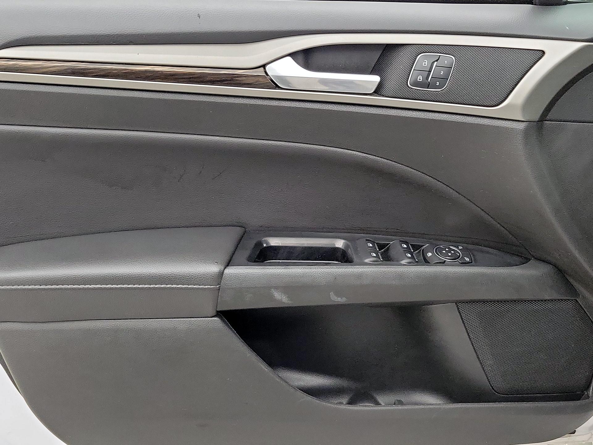 Thumbnail: 2016 Ford Fusion - 12