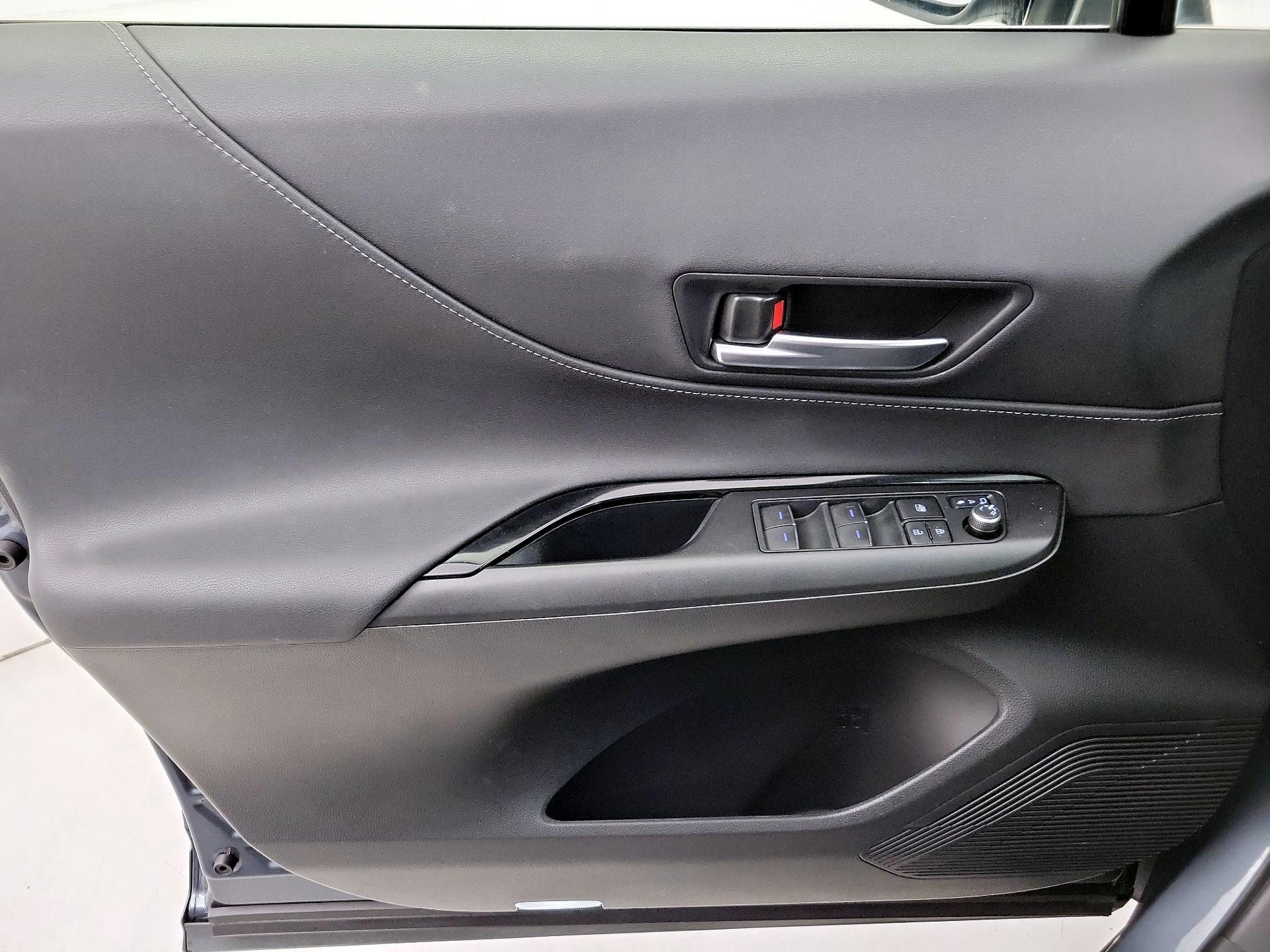 Thumbnail: 2021 Toyota Venza - 12