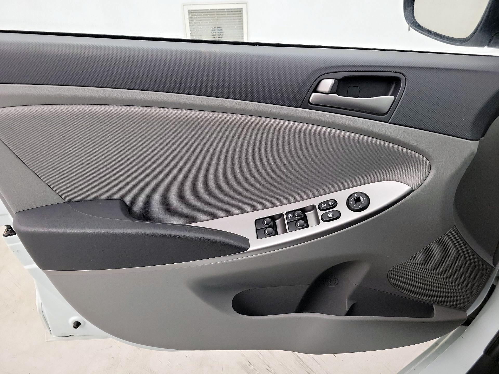 Thumbnail: 2015 Hyundai Accent - 12