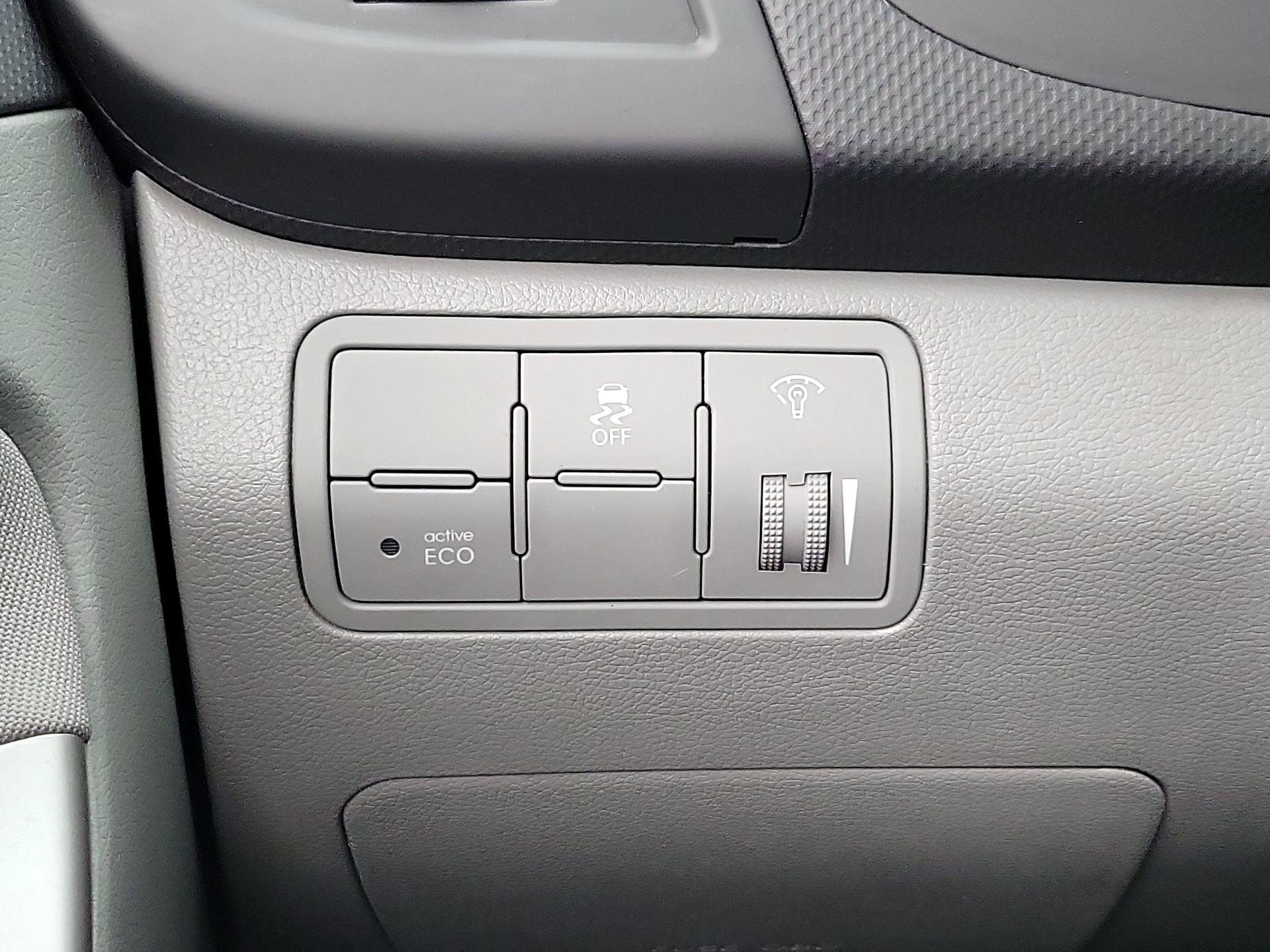 Thumbnail: 2015 Hyundai Accent - 13