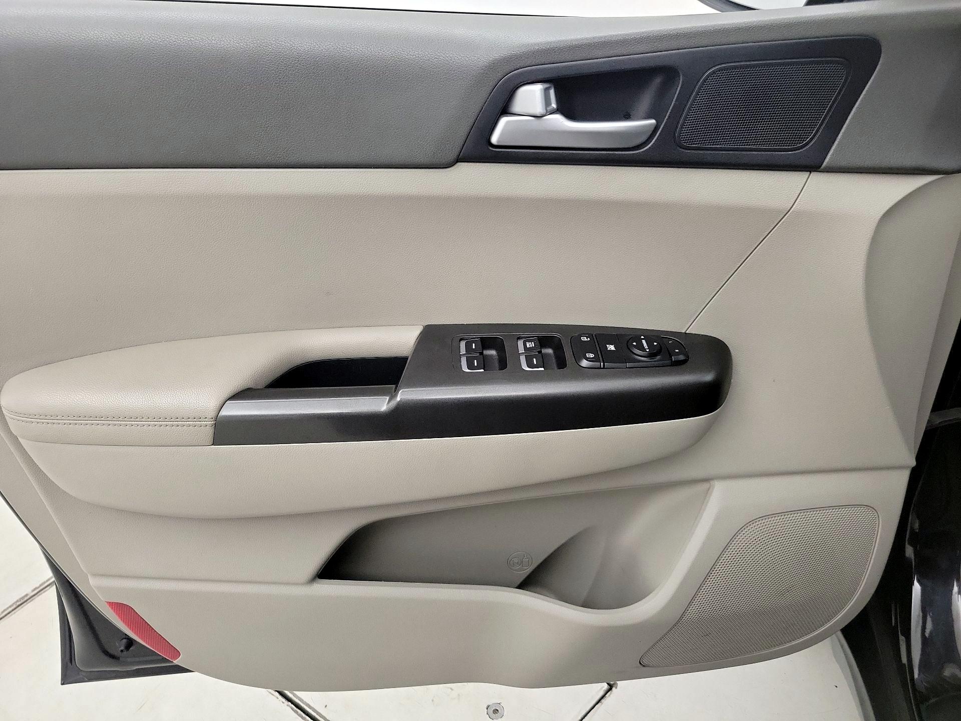 Thumbnail: 2017 Kia Sportage - 12