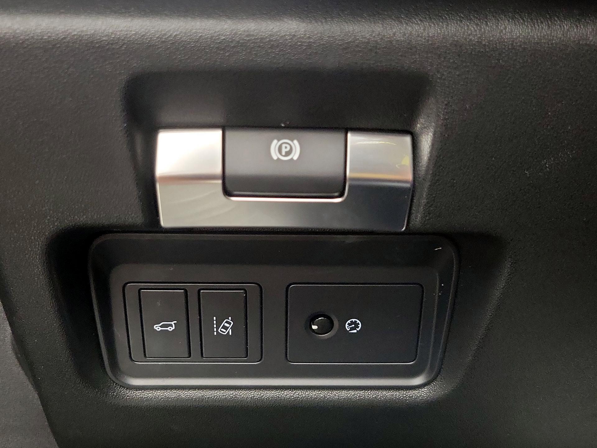 Thumbnail: 2019 Jaguar E-Pace - 13