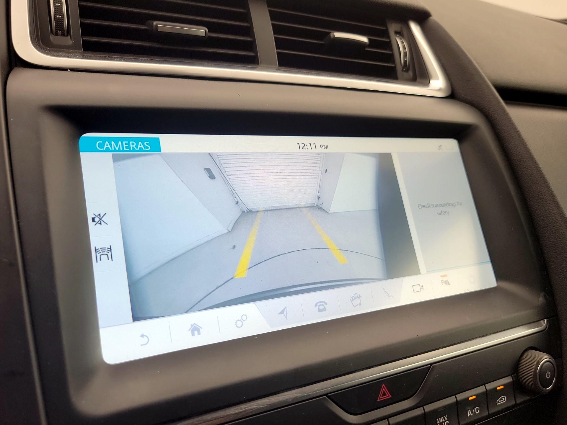 Thumbnail: 2019 Jaguar E-Pace - 15