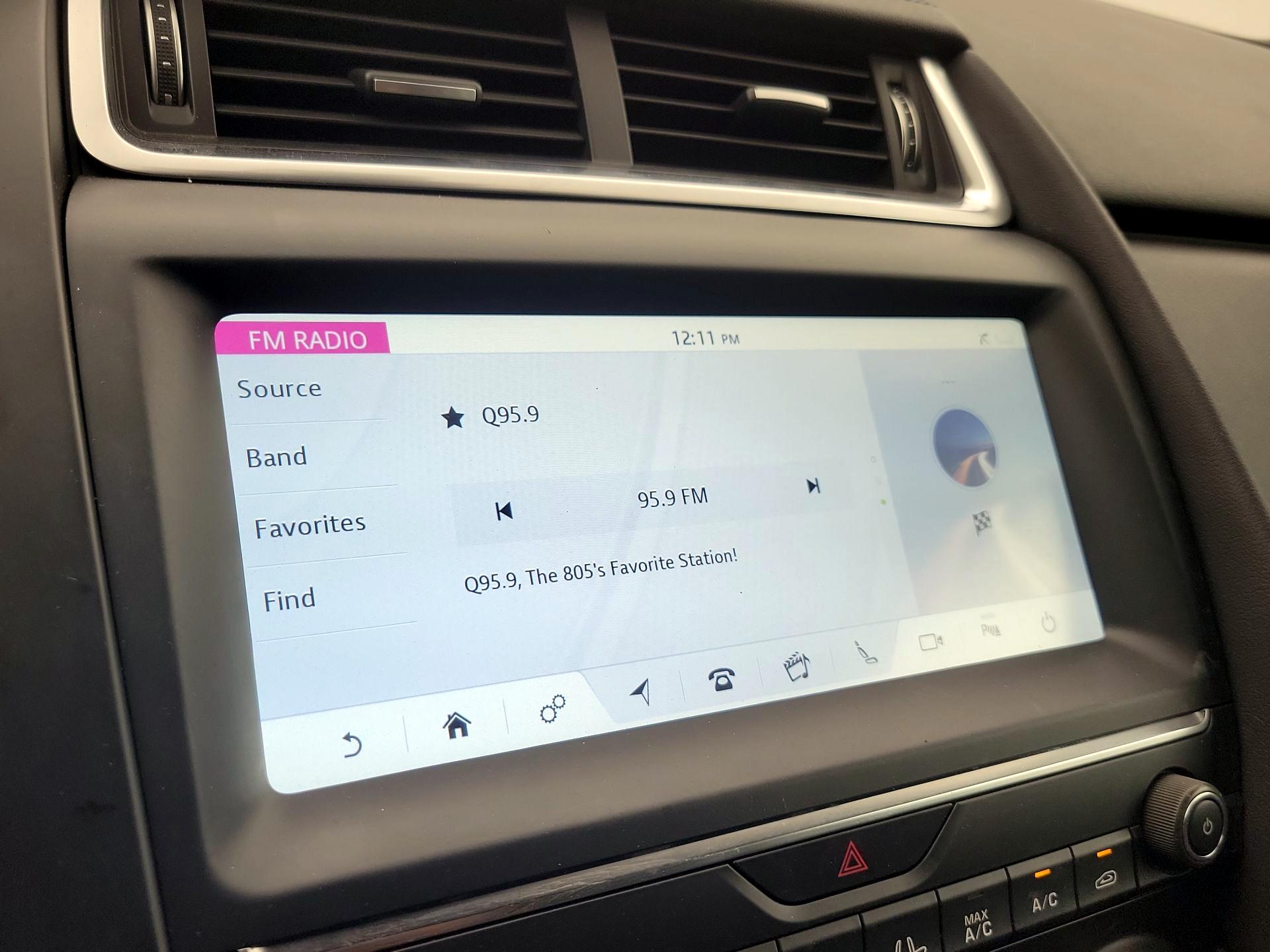 Thumbnail: 2019 Jaguar E-Pace - 16