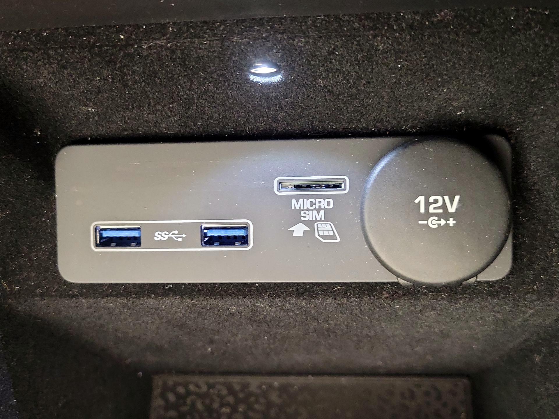 Thumbnail: 2019 Jaguar E-Pace - 19