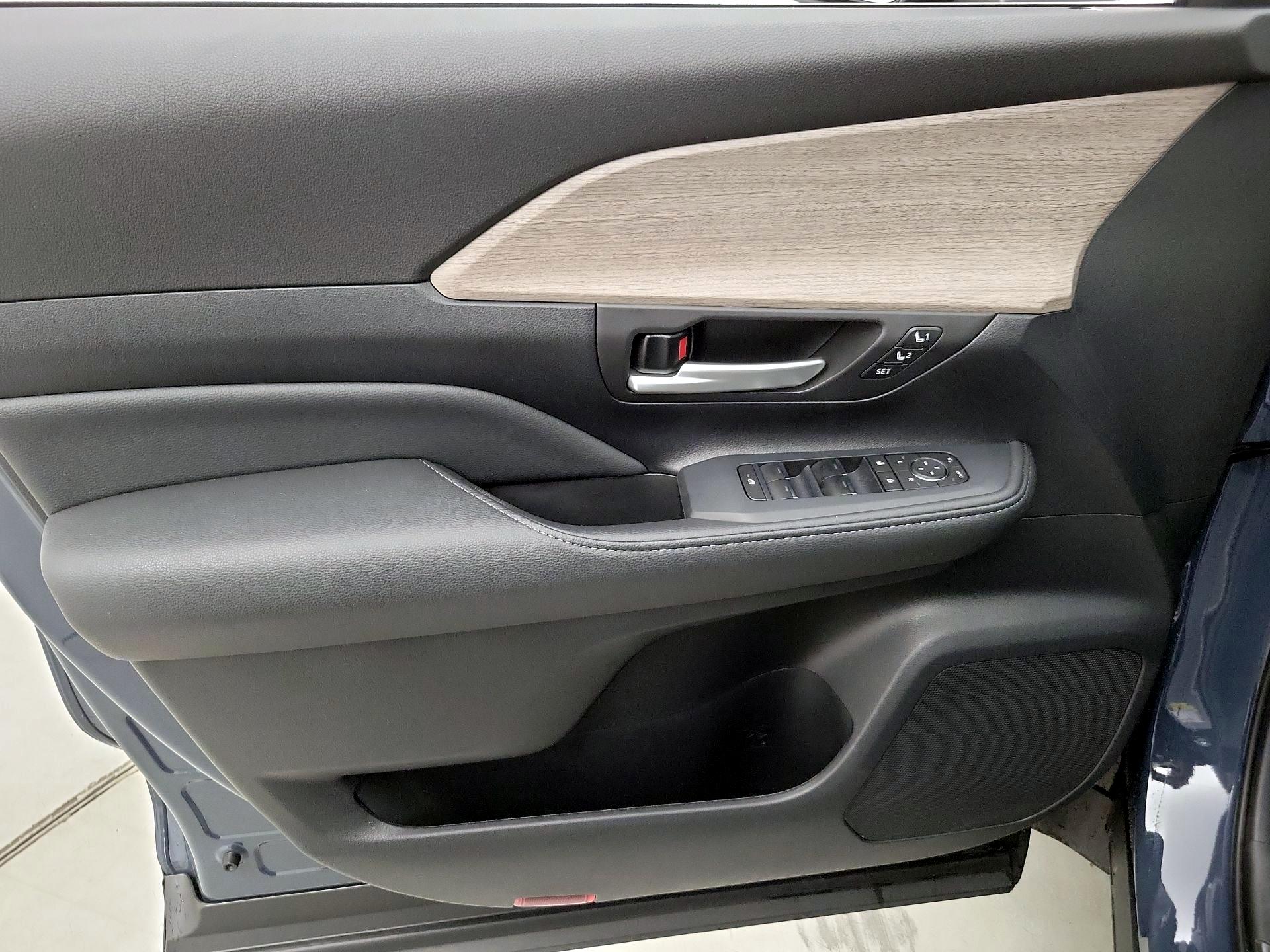 Thumbnail: 2026 Toyota Grand Highlander - 12