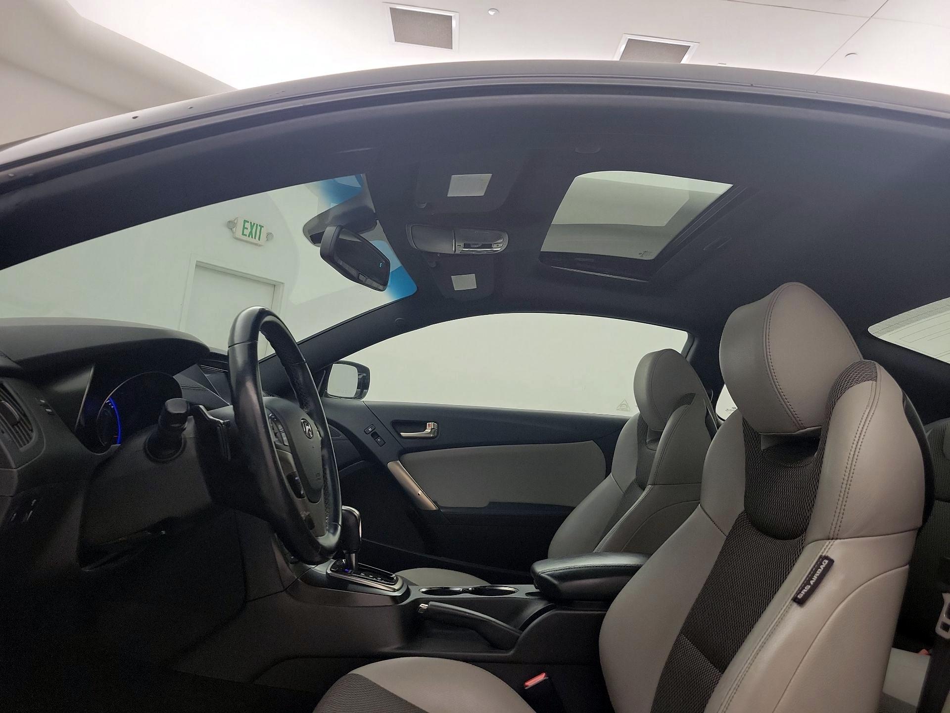 Thumbnail: 2014 Hyundai Genesis - 19