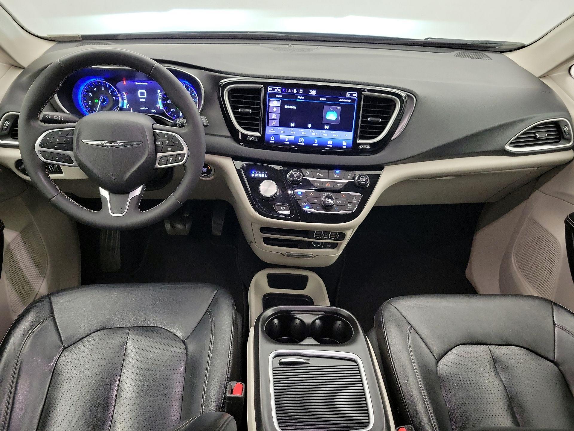 Thumbnail: 2022 Chrysler Pacifica - 9