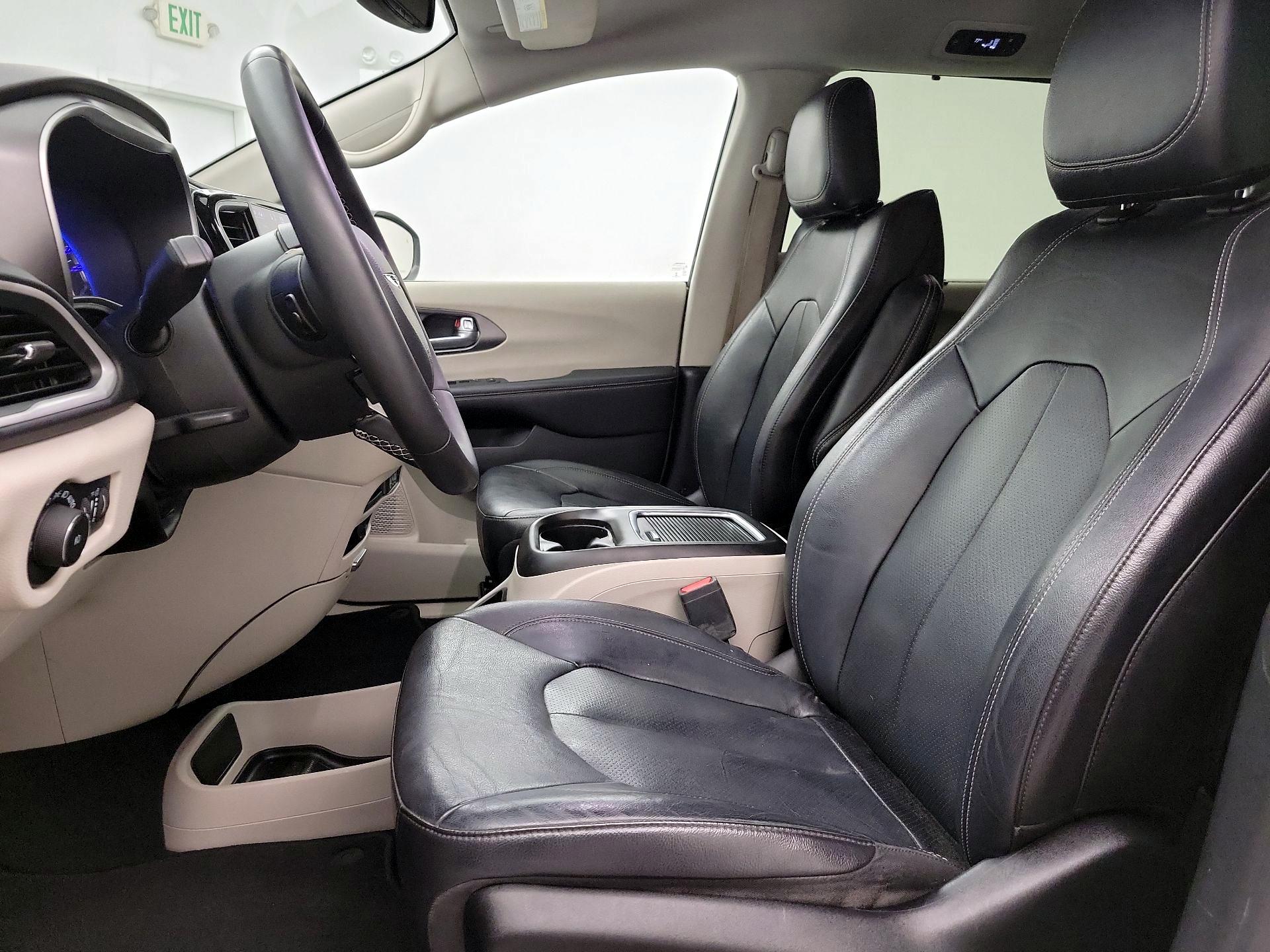 Thumbnail: 2022 Chrysler Pacifica - 11