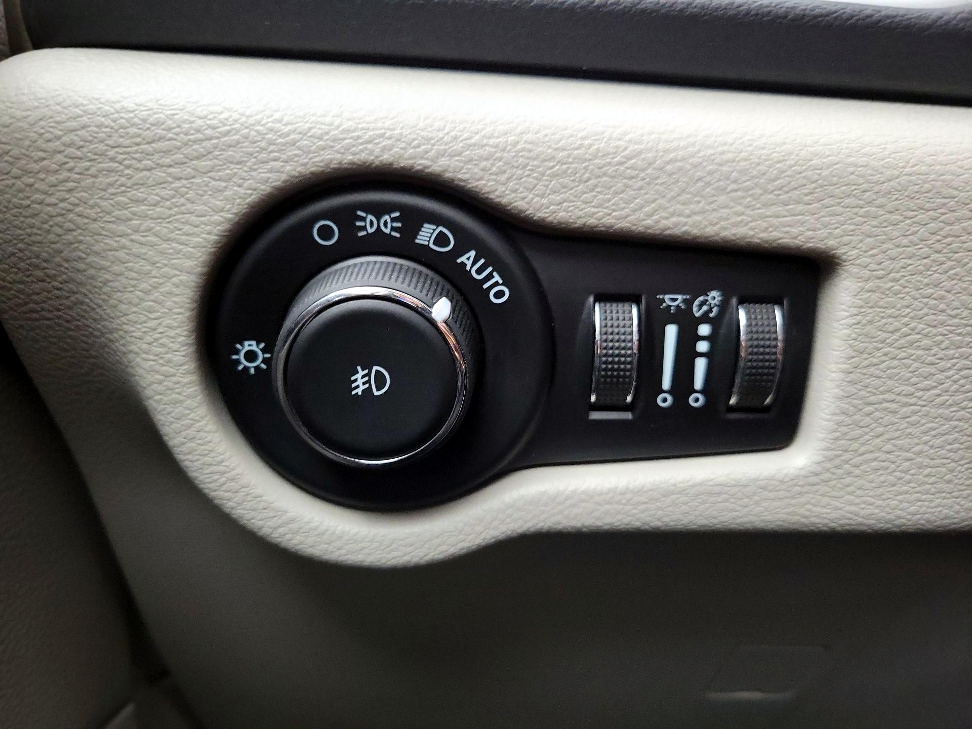 Thumbnail: 2022 Chrysler Pacifica - 13