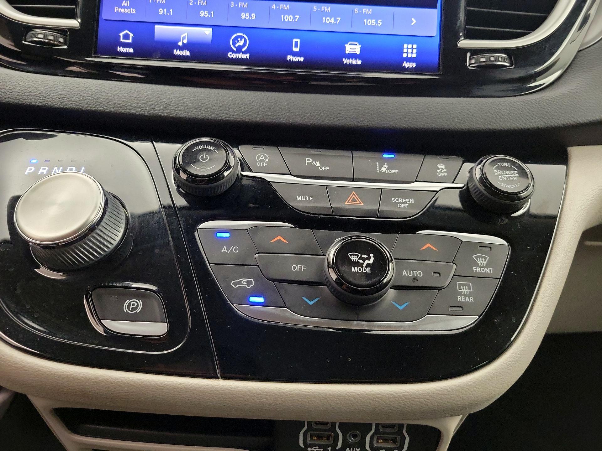 Thumbnail: 2022 Chrysler Pacifica - 16