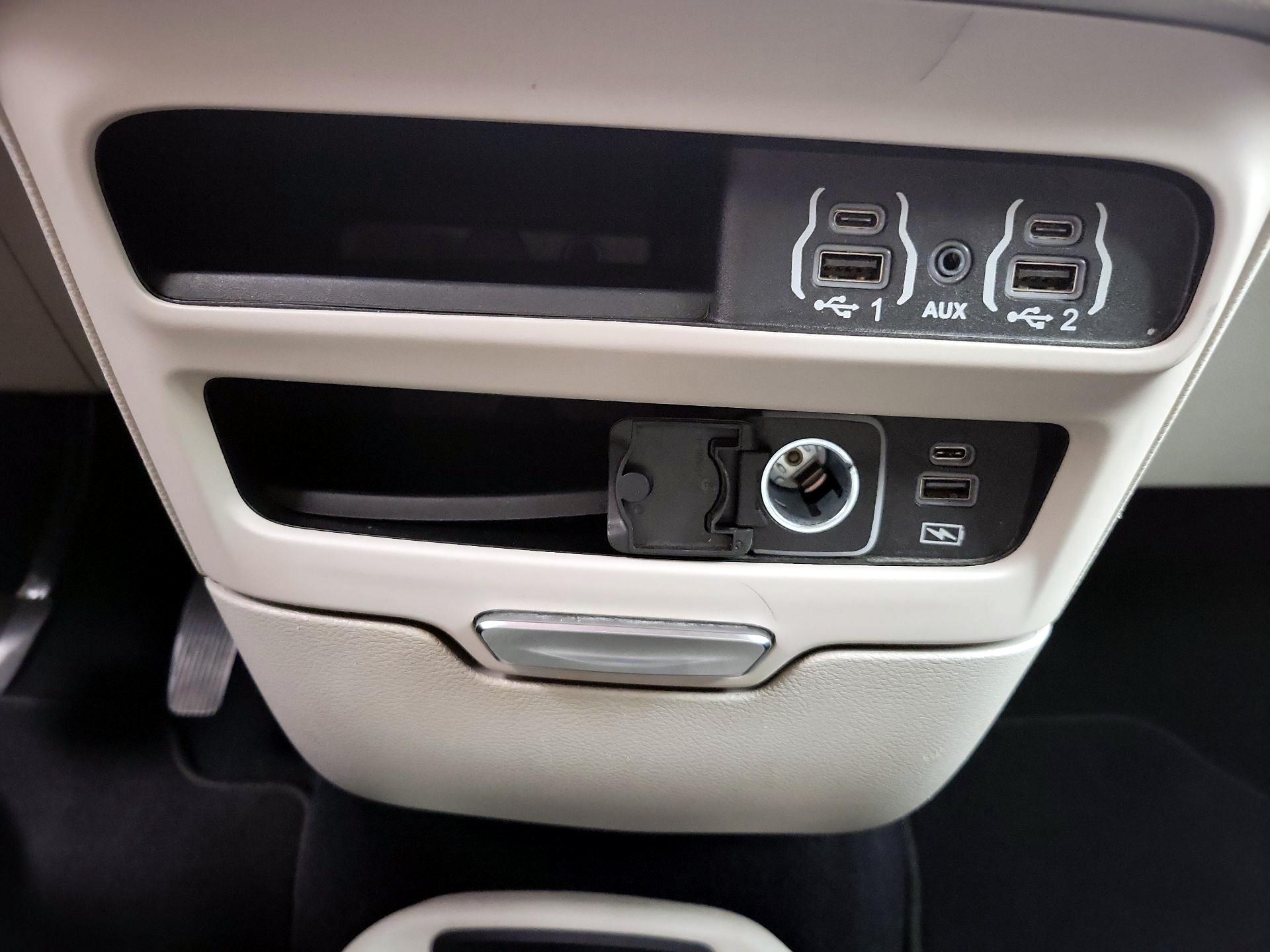 Thumbnail: 2022 Chrysler Pacifica - 18