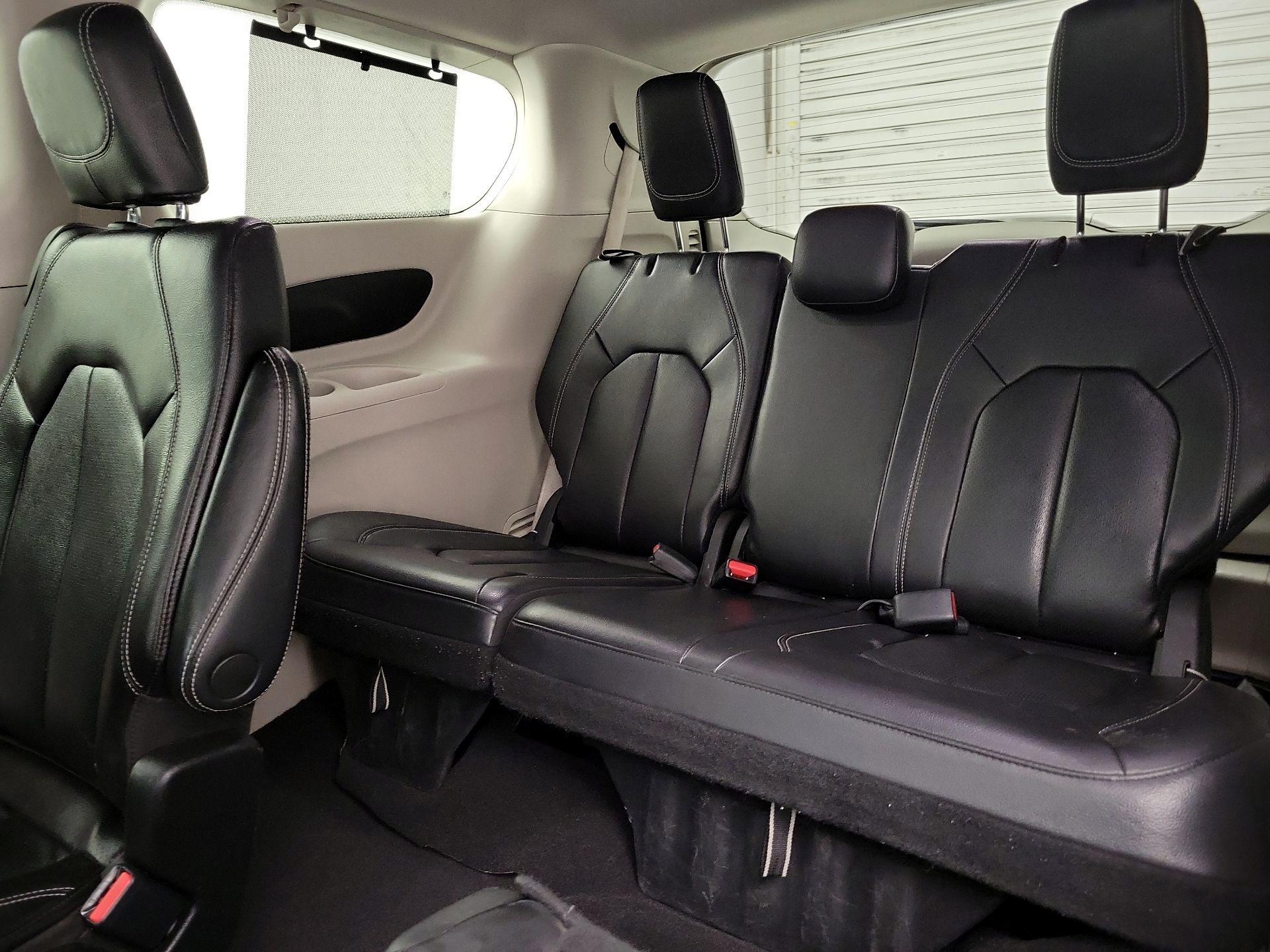 Thumbnail: 2022 Chrysler Pacifica - 20