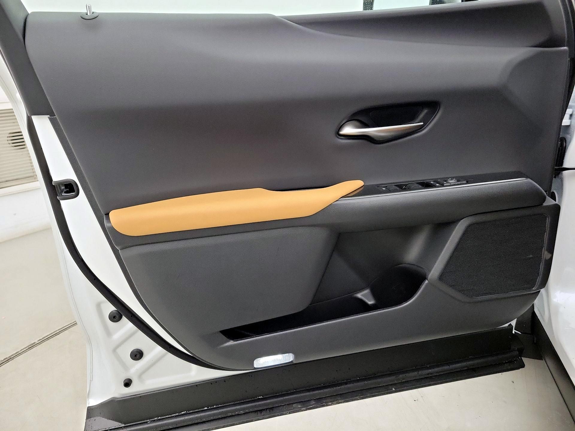 Thumbnail: 2025 Lexus UX - 12