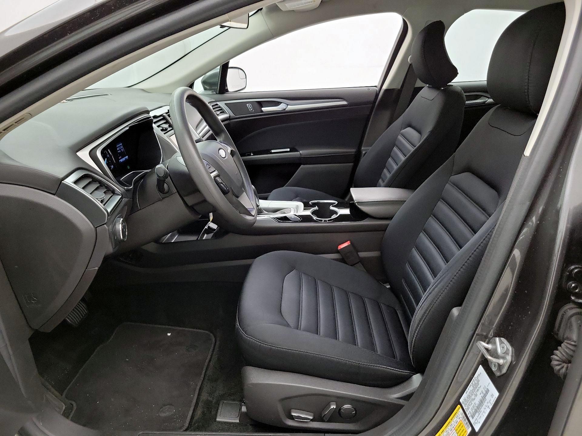 Thumbnail: 2016 Ford Fusion - 11