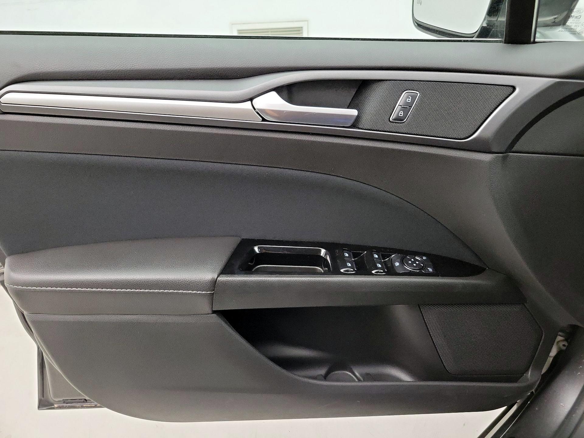 Thumbnail: 2016 Ford Fusion - 12