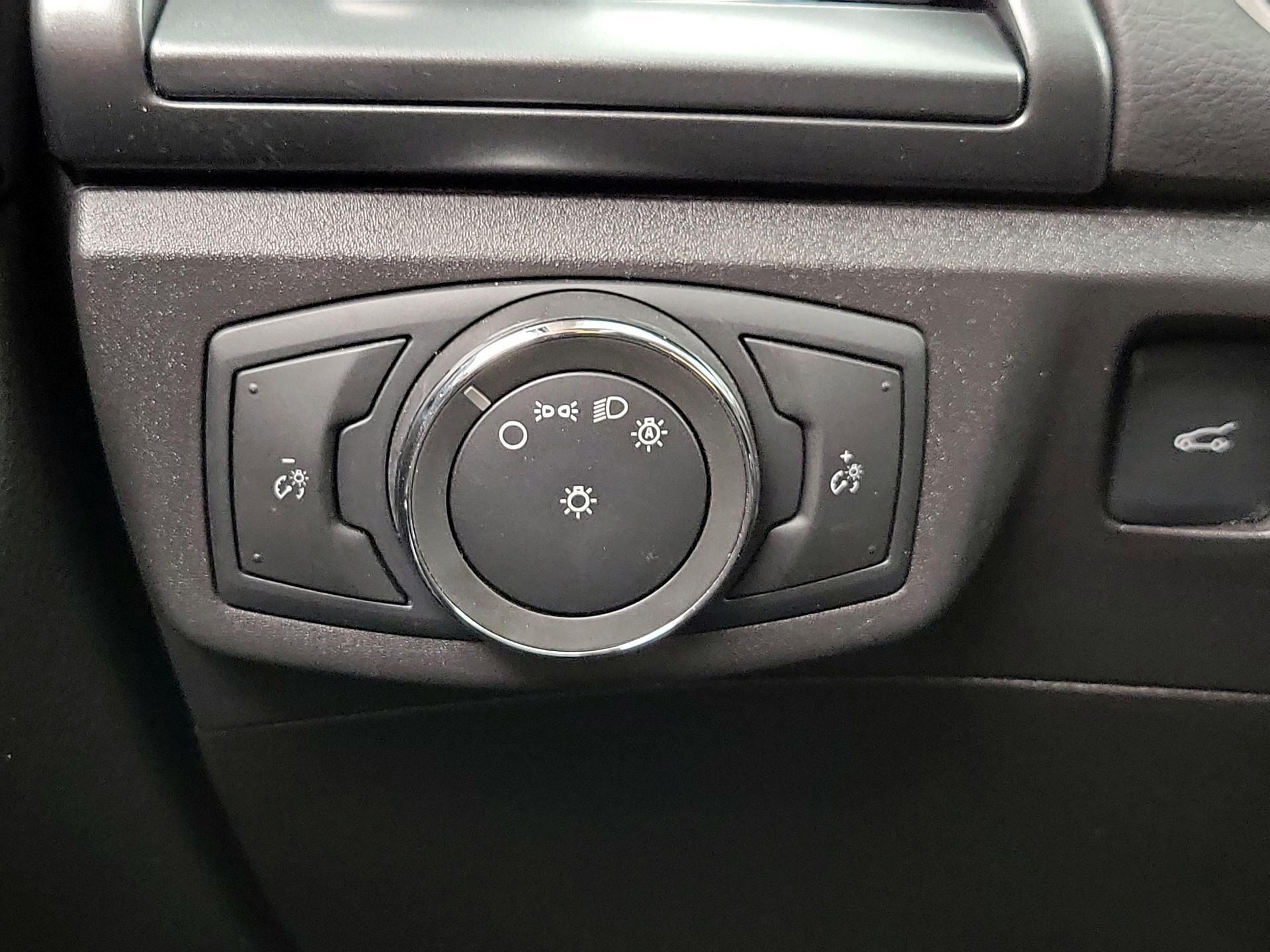 Thumbnail: 2016 Ford Fusion - 13