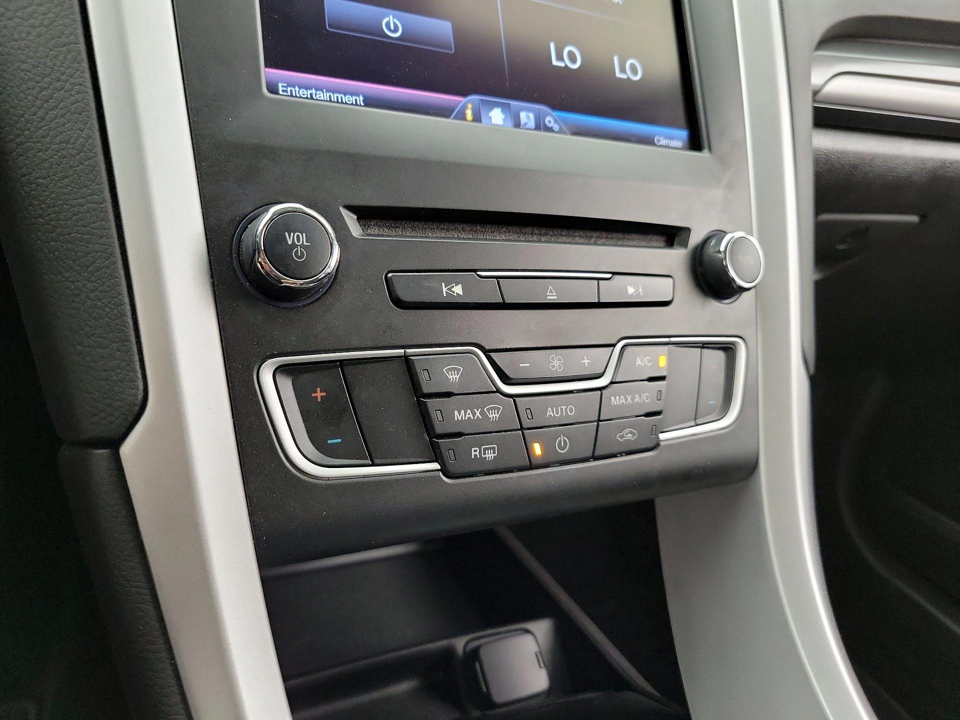 Thumbnail: 2016 Ford Fusion - 17