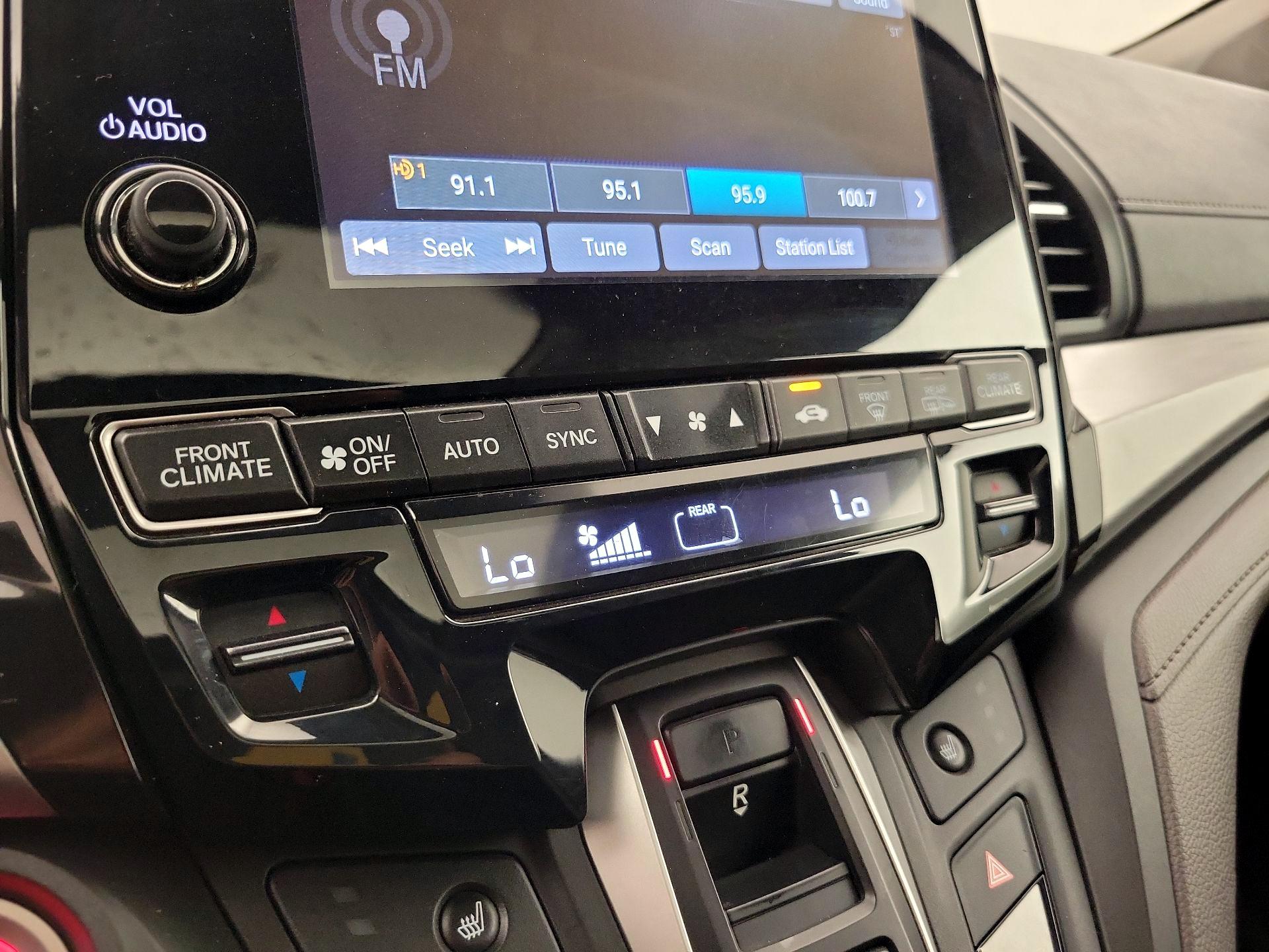 Thumbnail: 2019 Honda Odyssey - 16