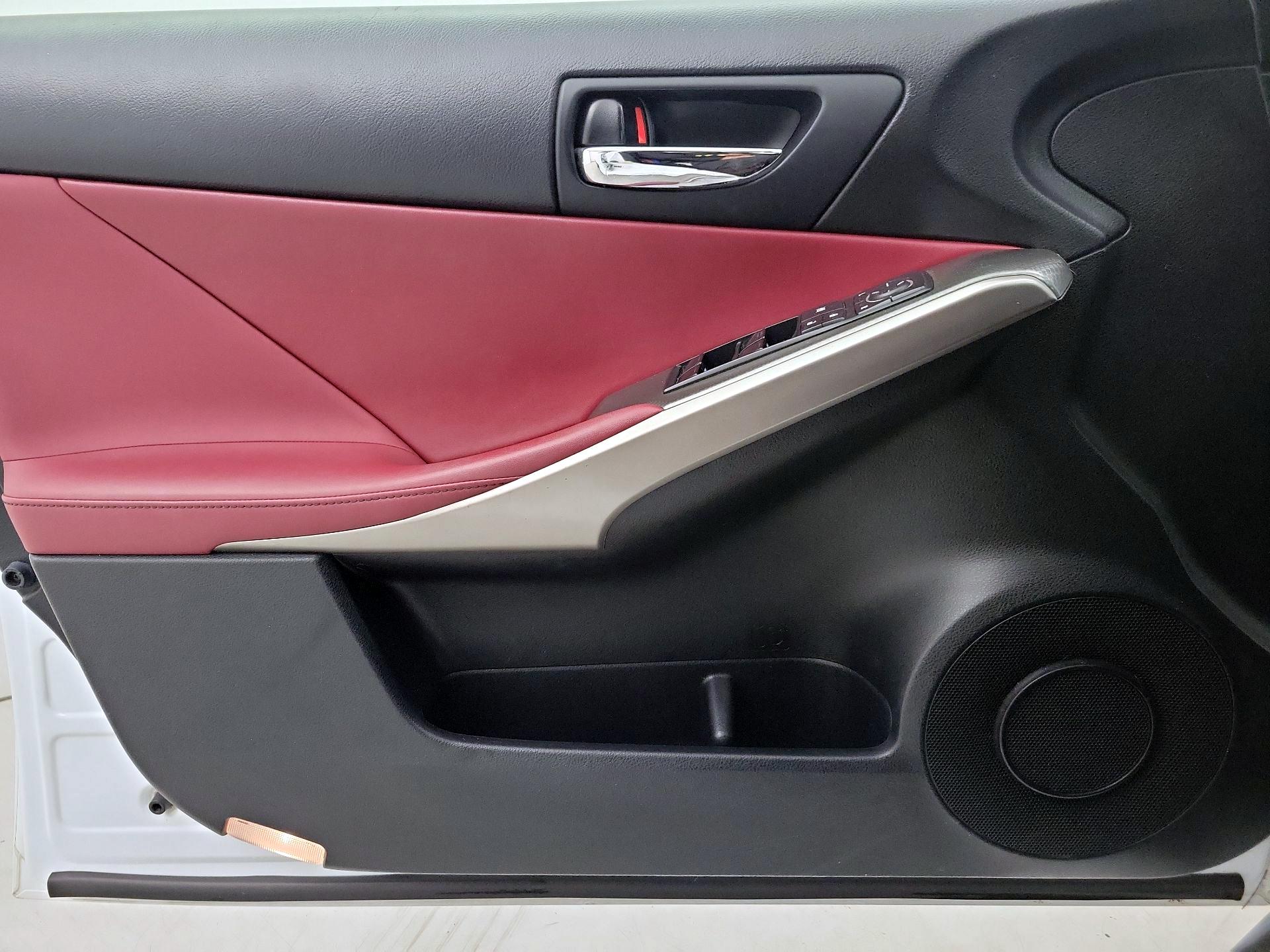 Thumbnail: 2015 Lexus IS - 12