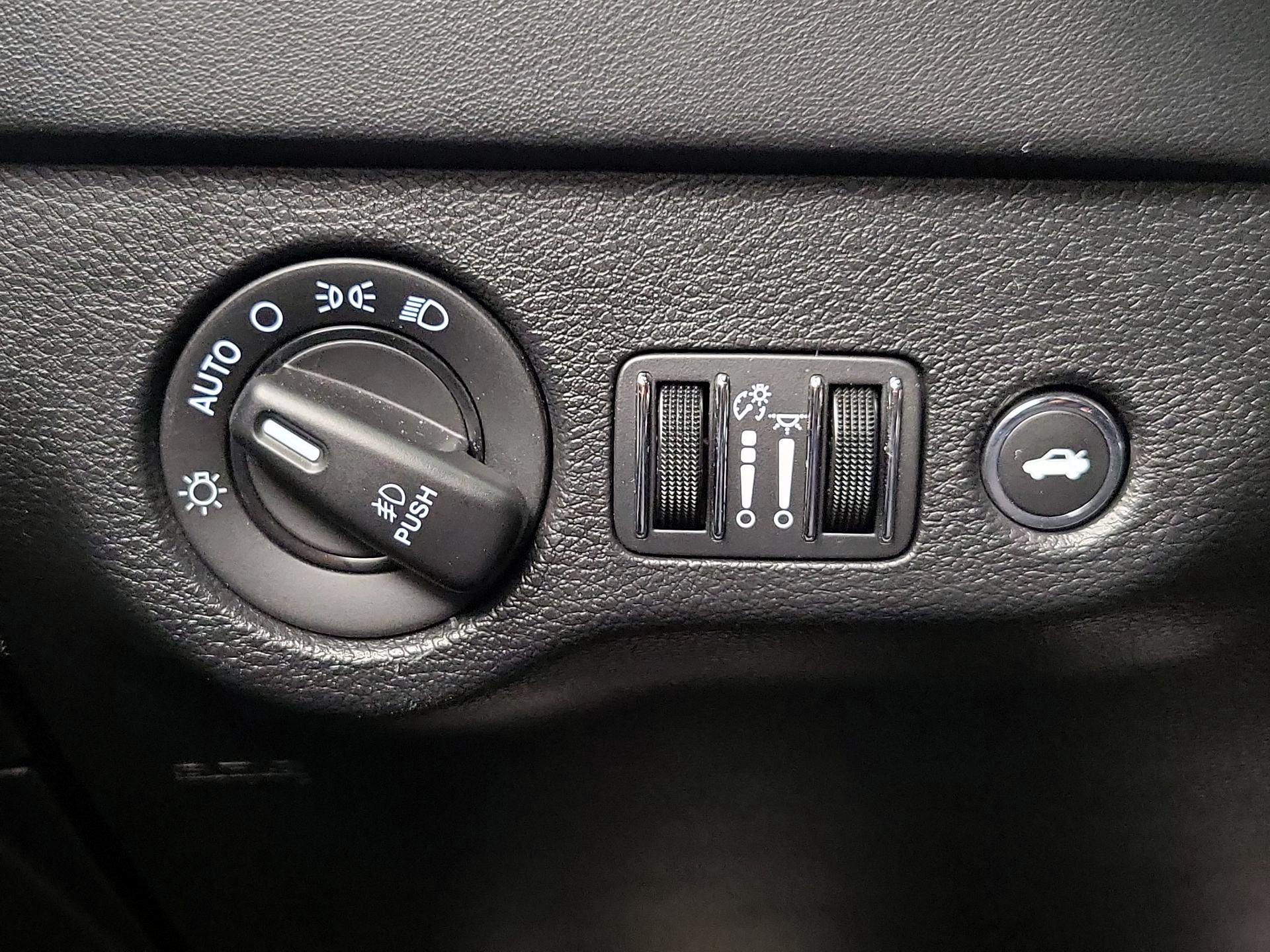 Thumbnail: 2020 Dodge Charger - 13