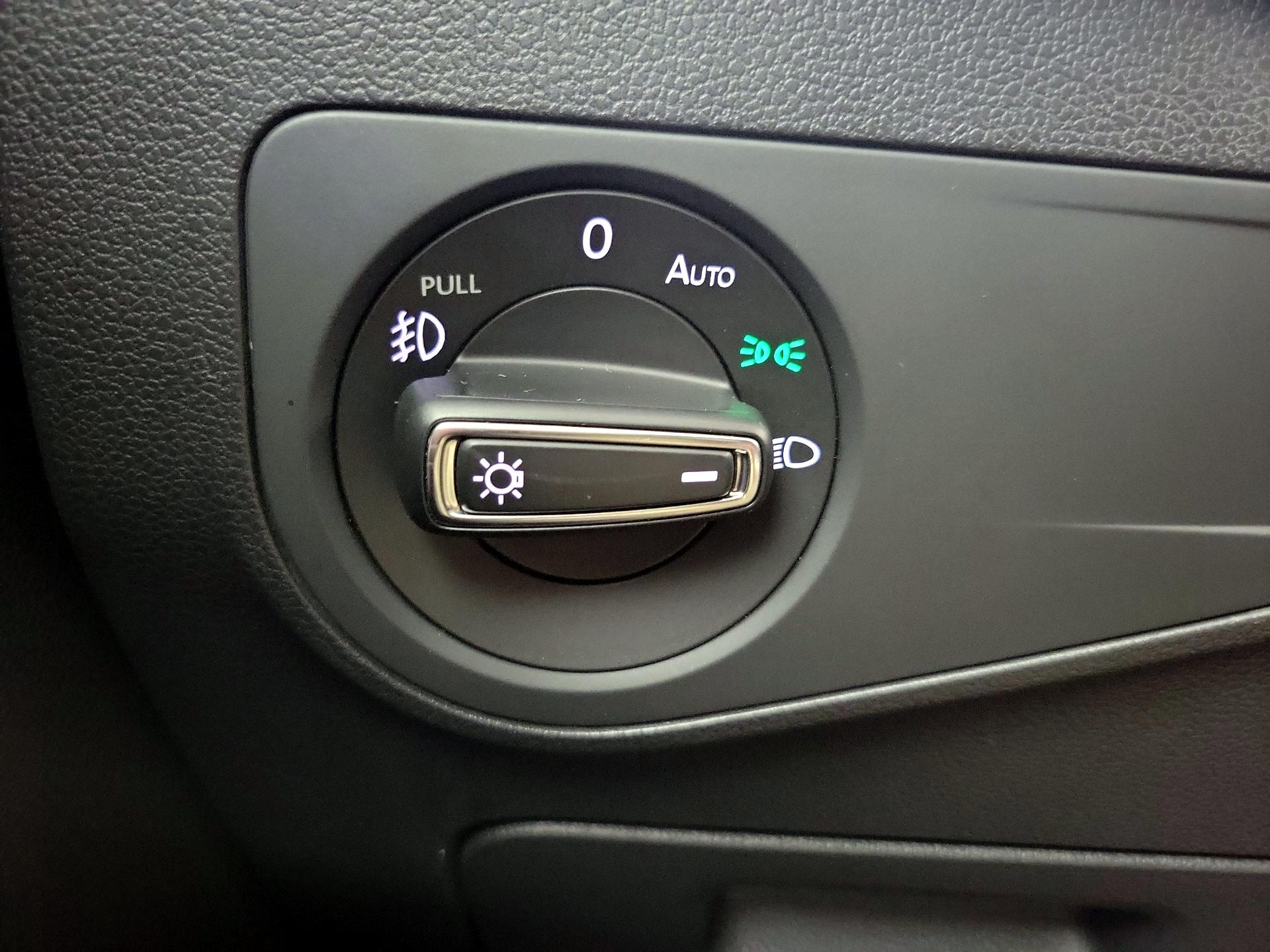 Thumbnail: 2018 Volkswagen Tiguan - 13