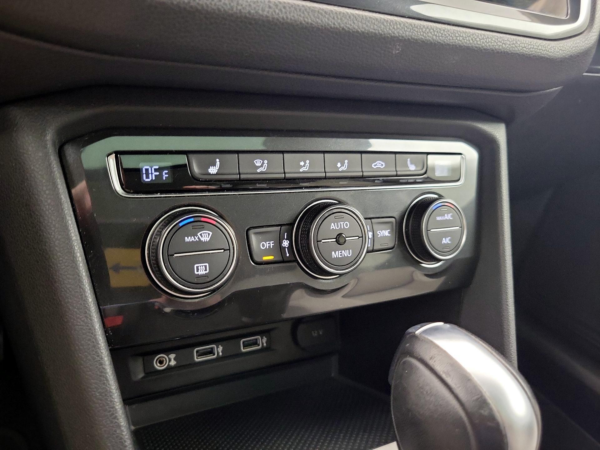 Thumbnail: 2018 Volkswagen Tiguan - 17