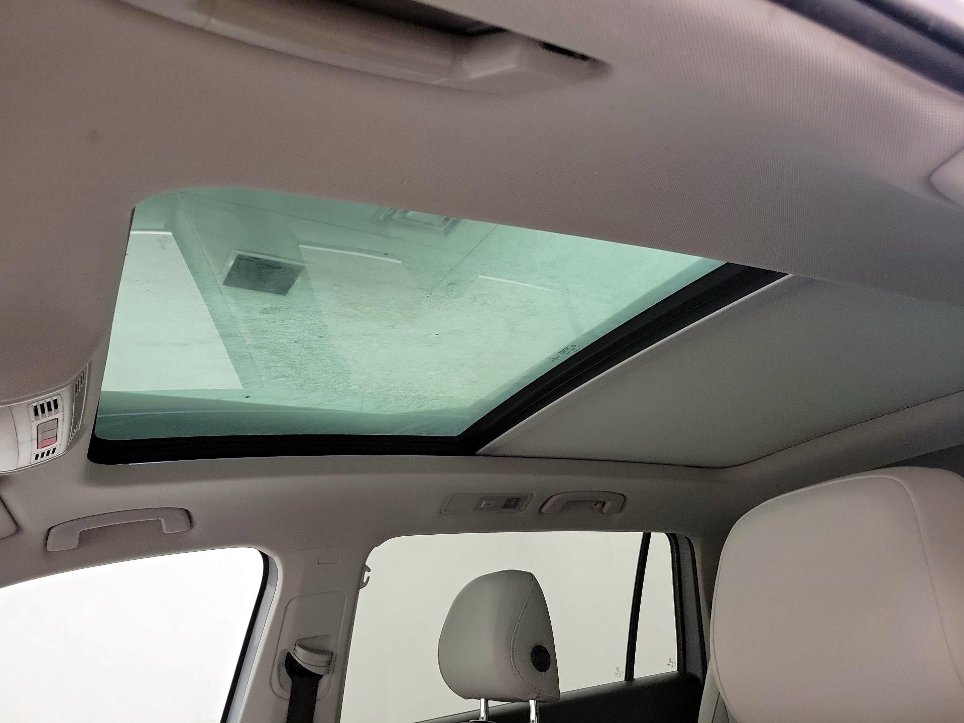 Thumbnail: 2018 Volkswagen Tiguan - 20