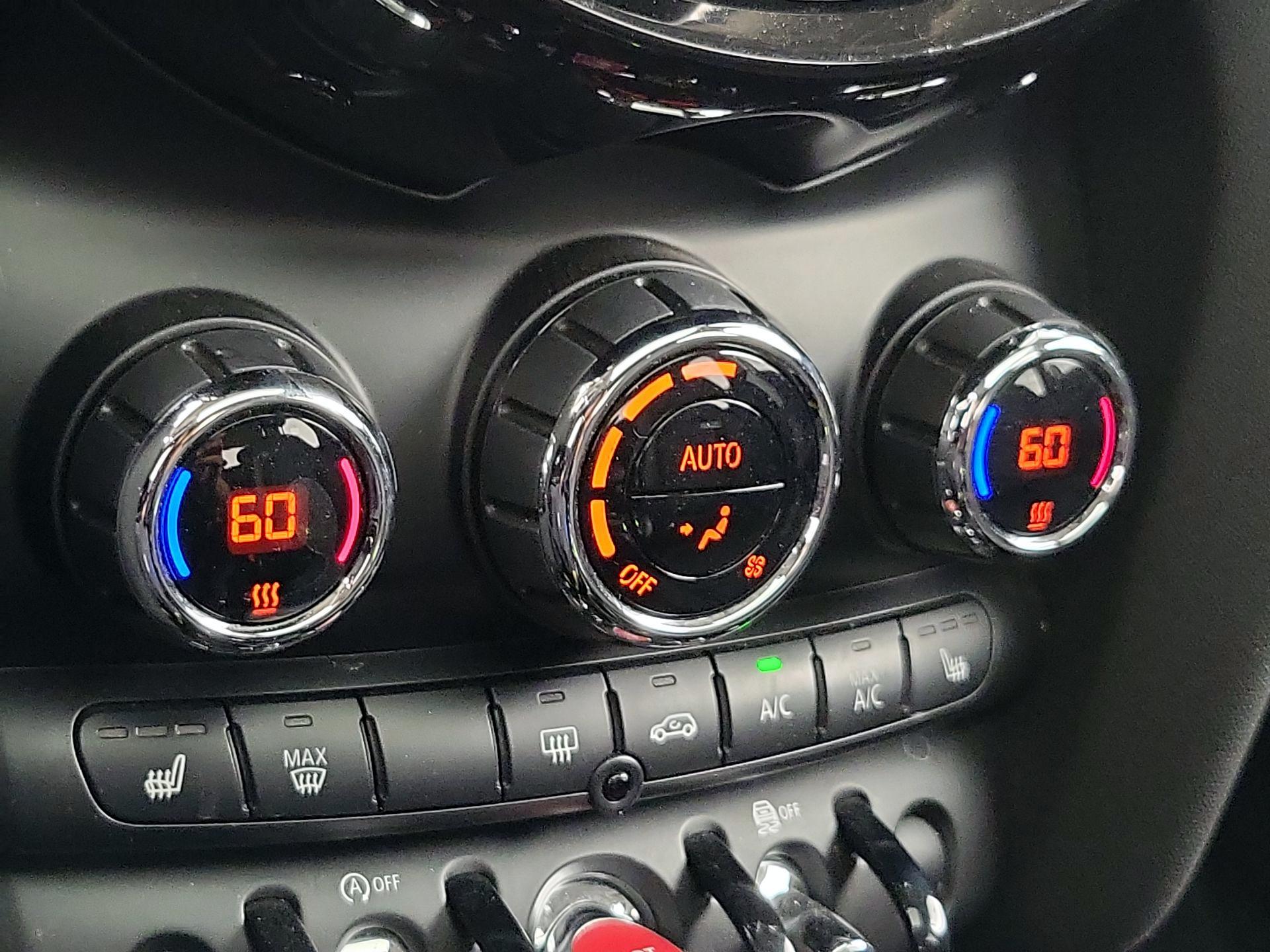 Thumbnail: 2019 MINI Cooper Hardtop - 16