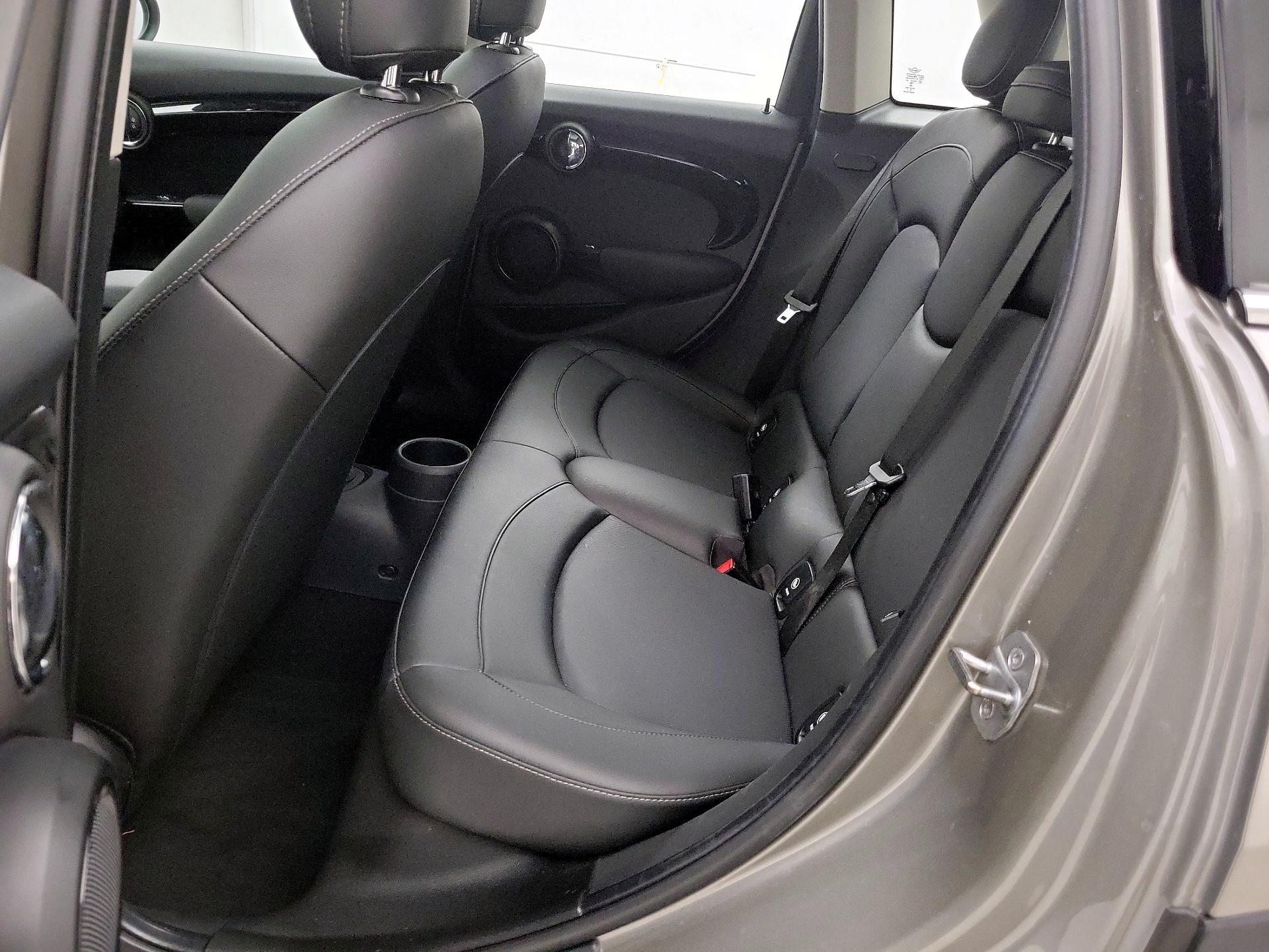 Thumbnail: 2019 MINI Cooper Hardtop - 20