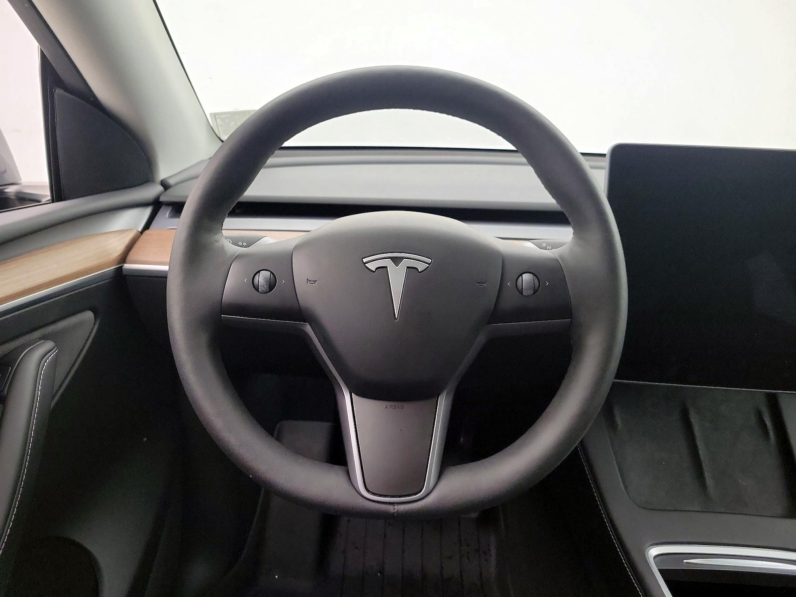 2024 Tesla Model Y Long Range - Photo 11