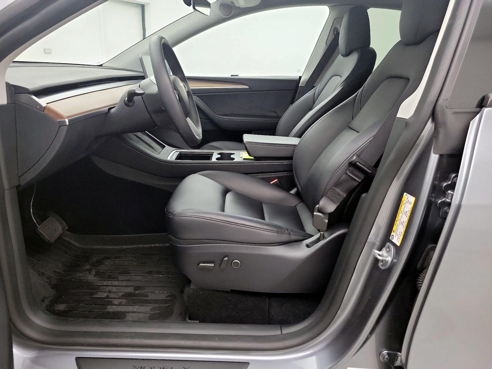 2024 Tesla Model Y Long Range - Photo 12