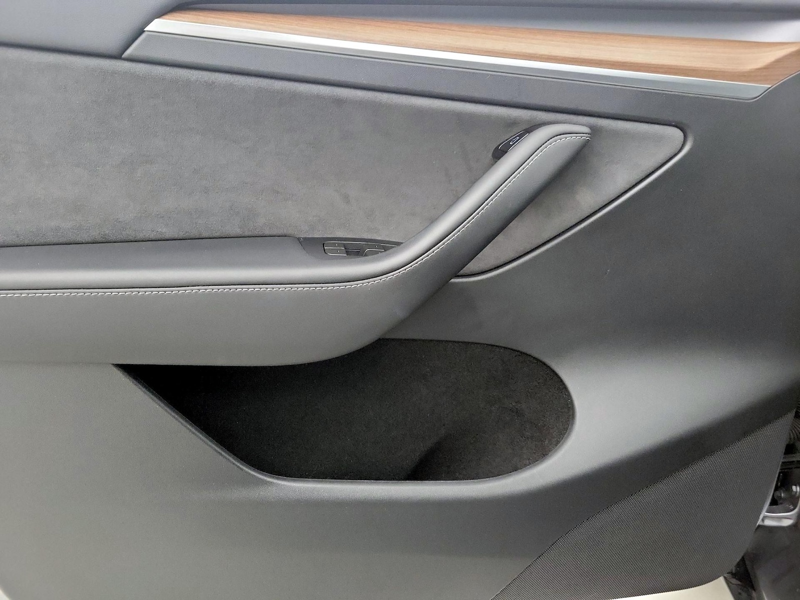 2024 Tesla Model Y Long Range - Photo 13