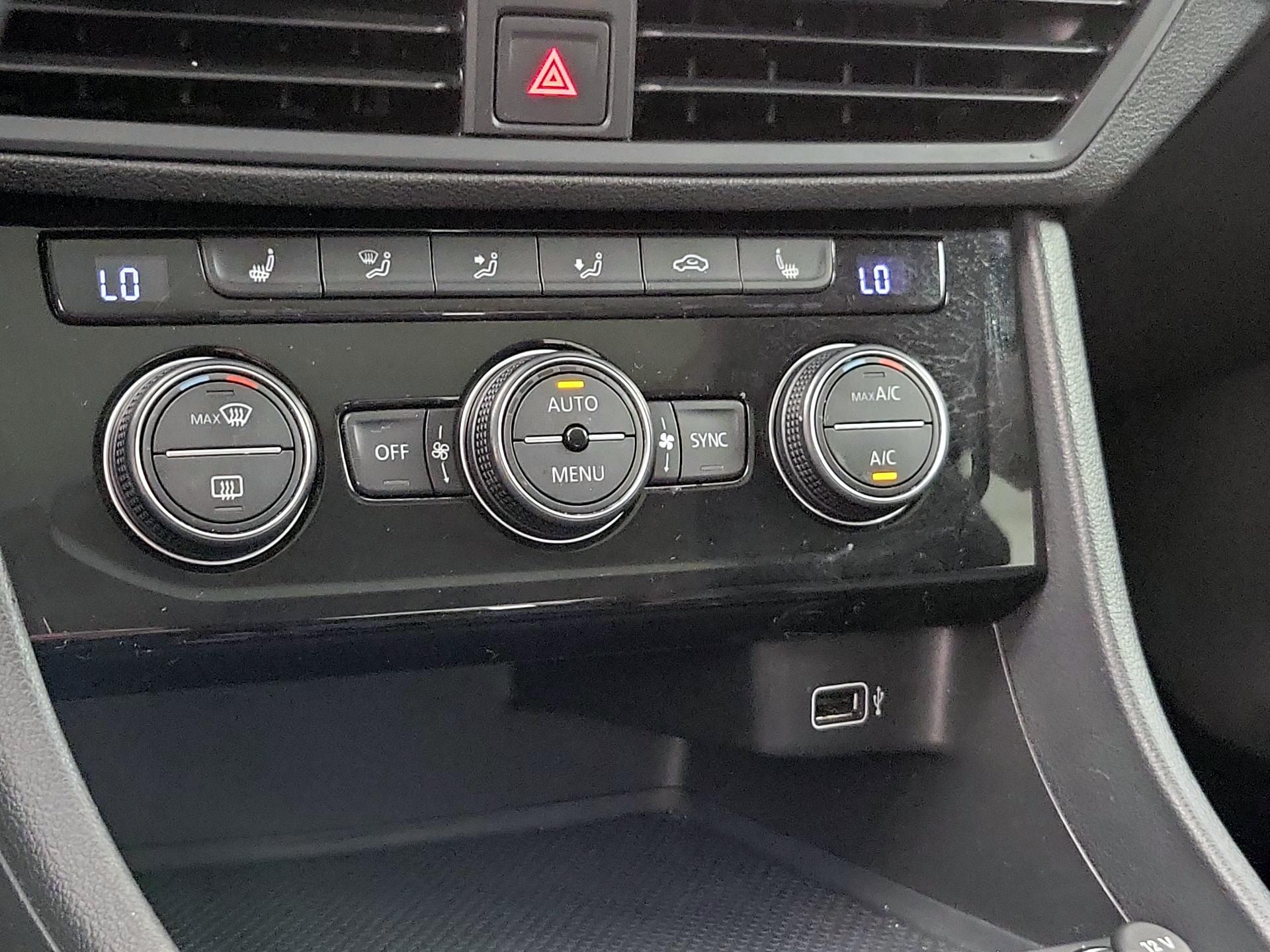 Thumbnail: 2019 Volkswagen Jetta - 16